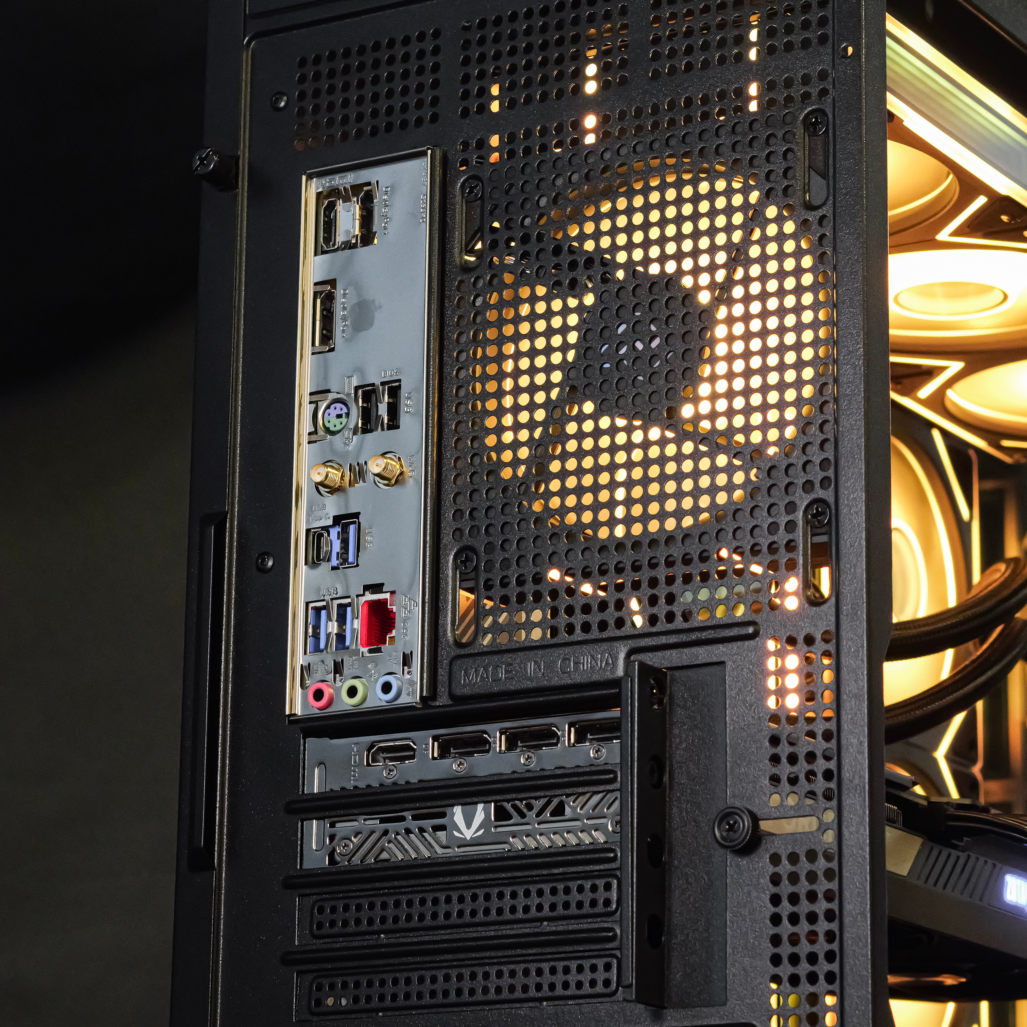 DAWNFORGE: RYZEN 7 7700 | RTX 5070