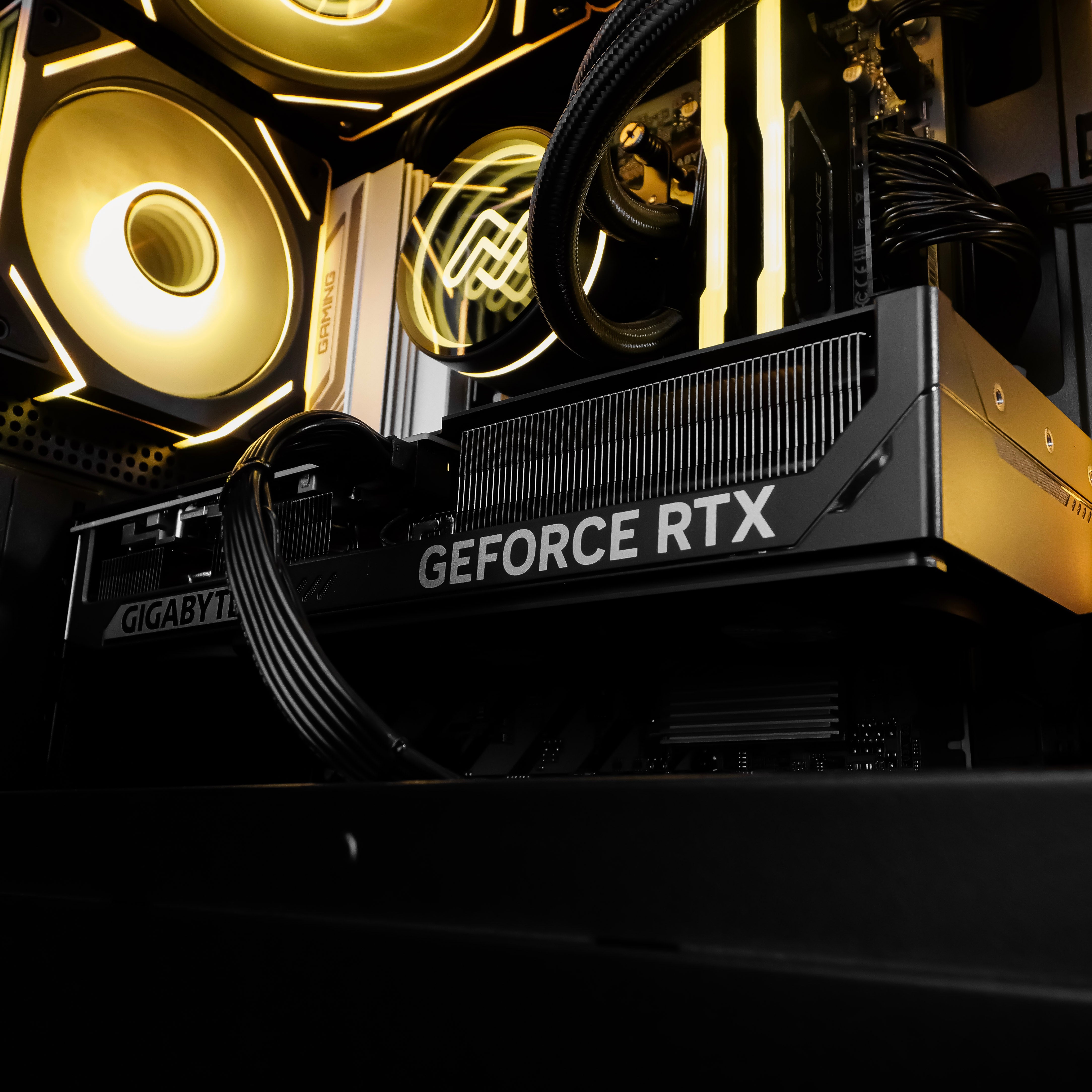 DAWNFORGE: RYZEN 7 7700 | RTX 5070