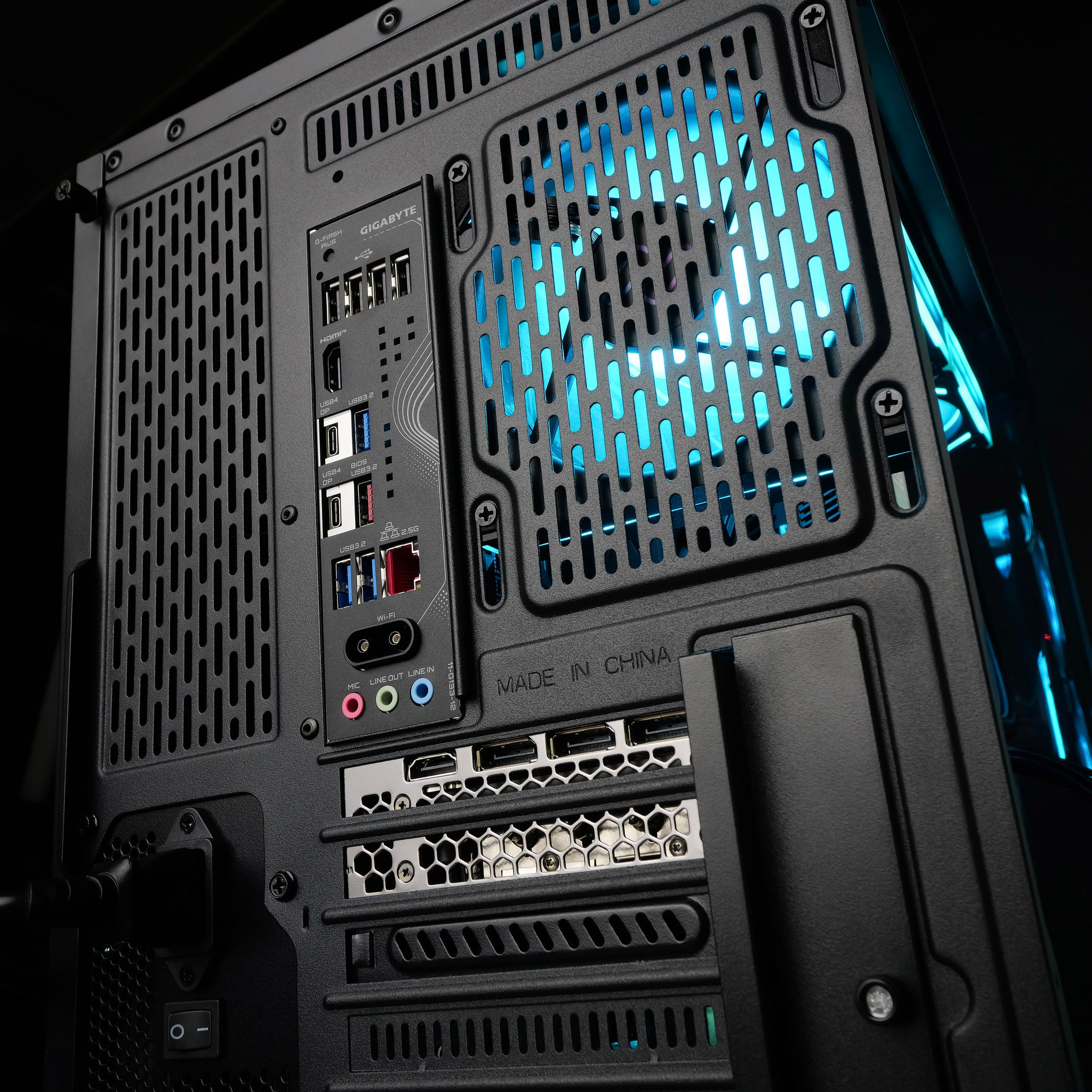 SHADOW BLACK ICE V2: RYZEN 7 9800X3D | RTX 5080