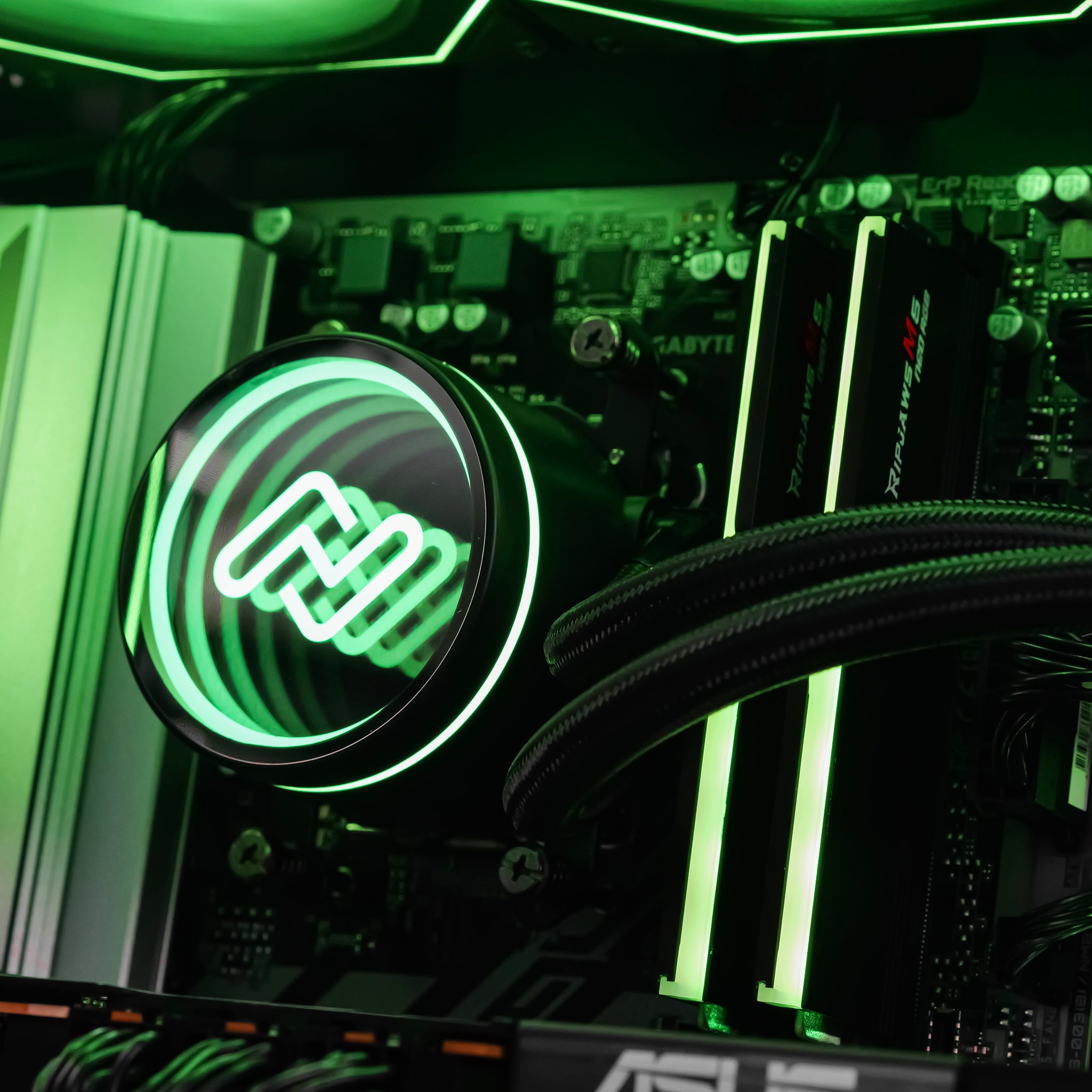 THORN BLADE: RYZEN 7 7800X3D | RX 9070 XT