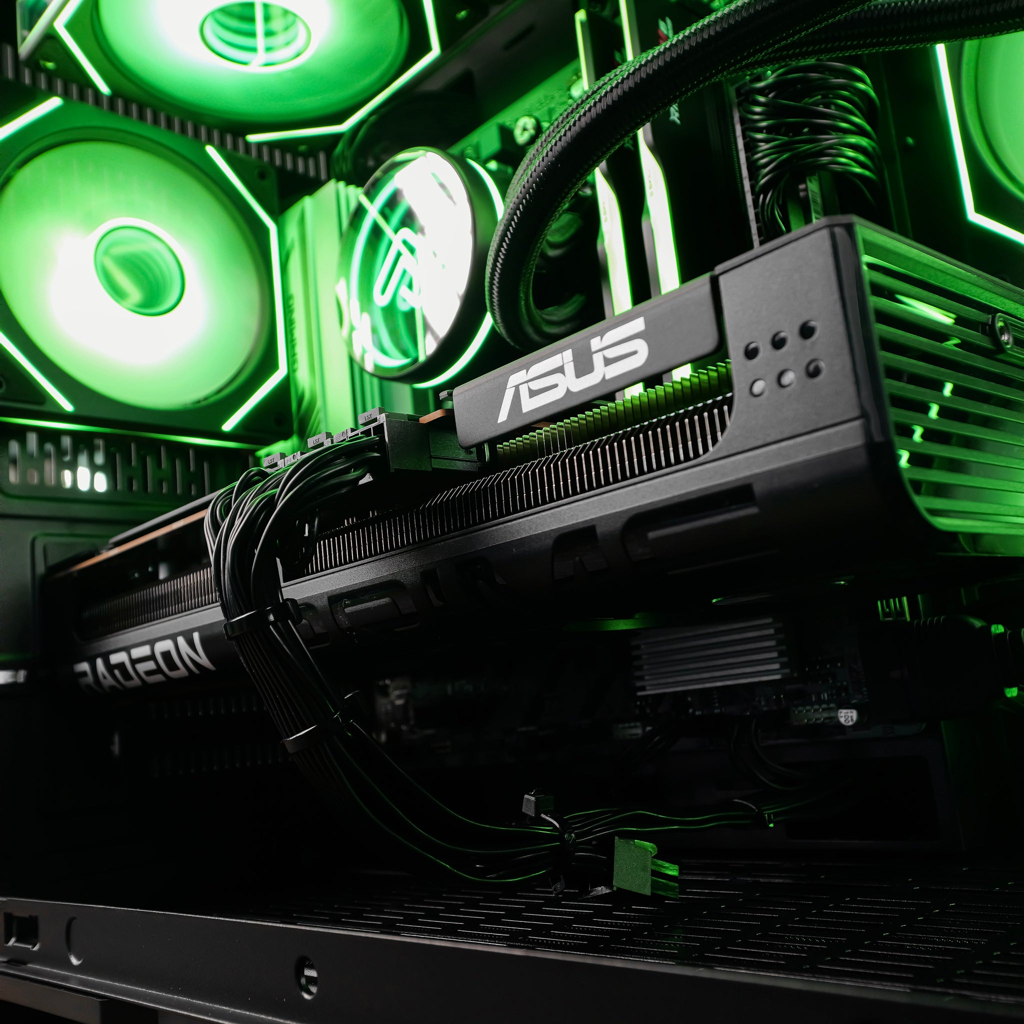 THORN BLADE: RYZEN 7 7800X3D | RX 9070 XT