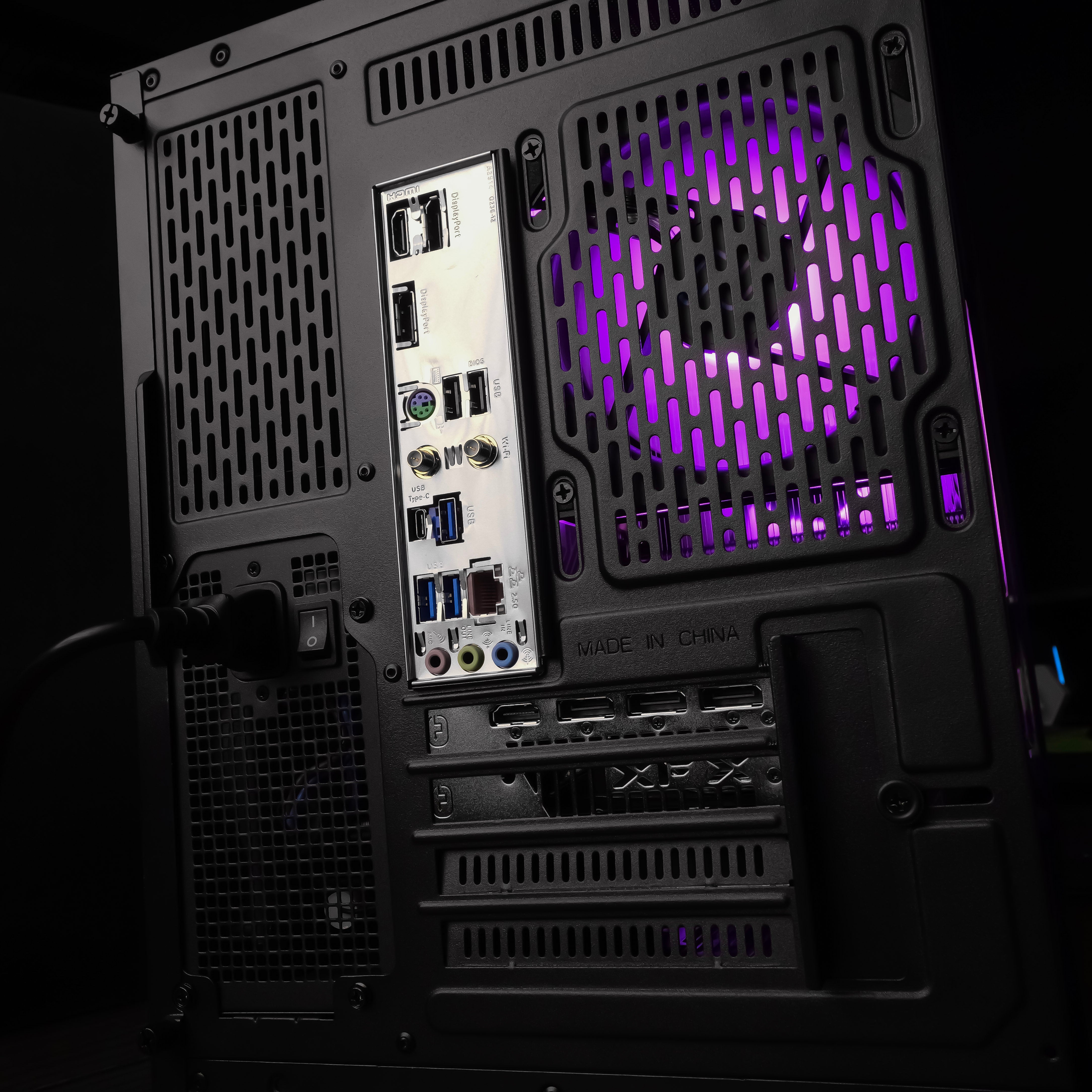 ZYRA: RYZEN 7 7700 | RX 9070 XT