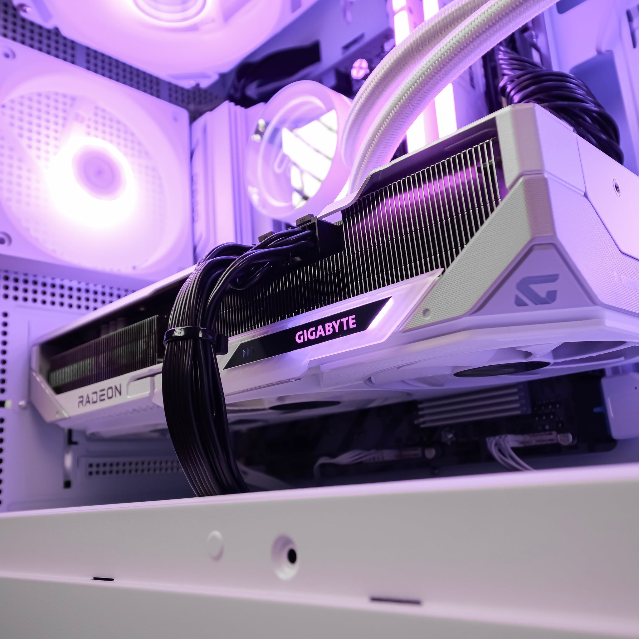 EMPRESS: RYZEN 7 7700 | RX 9070 XT