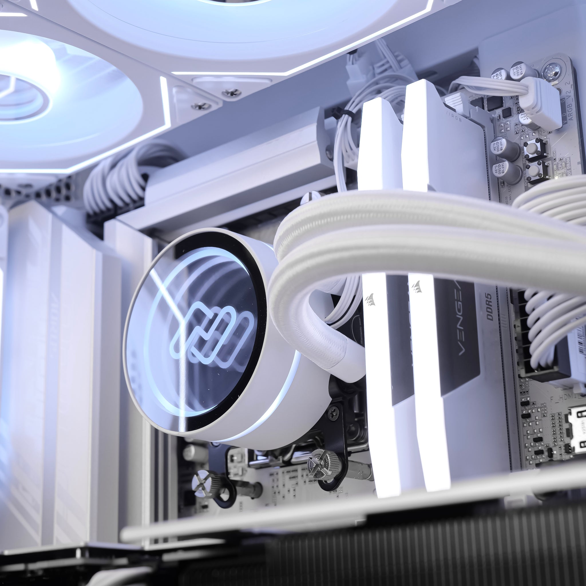 LUNA ECLIPSE: RYZEN 7 9800X3D | RTX 5070 Ti