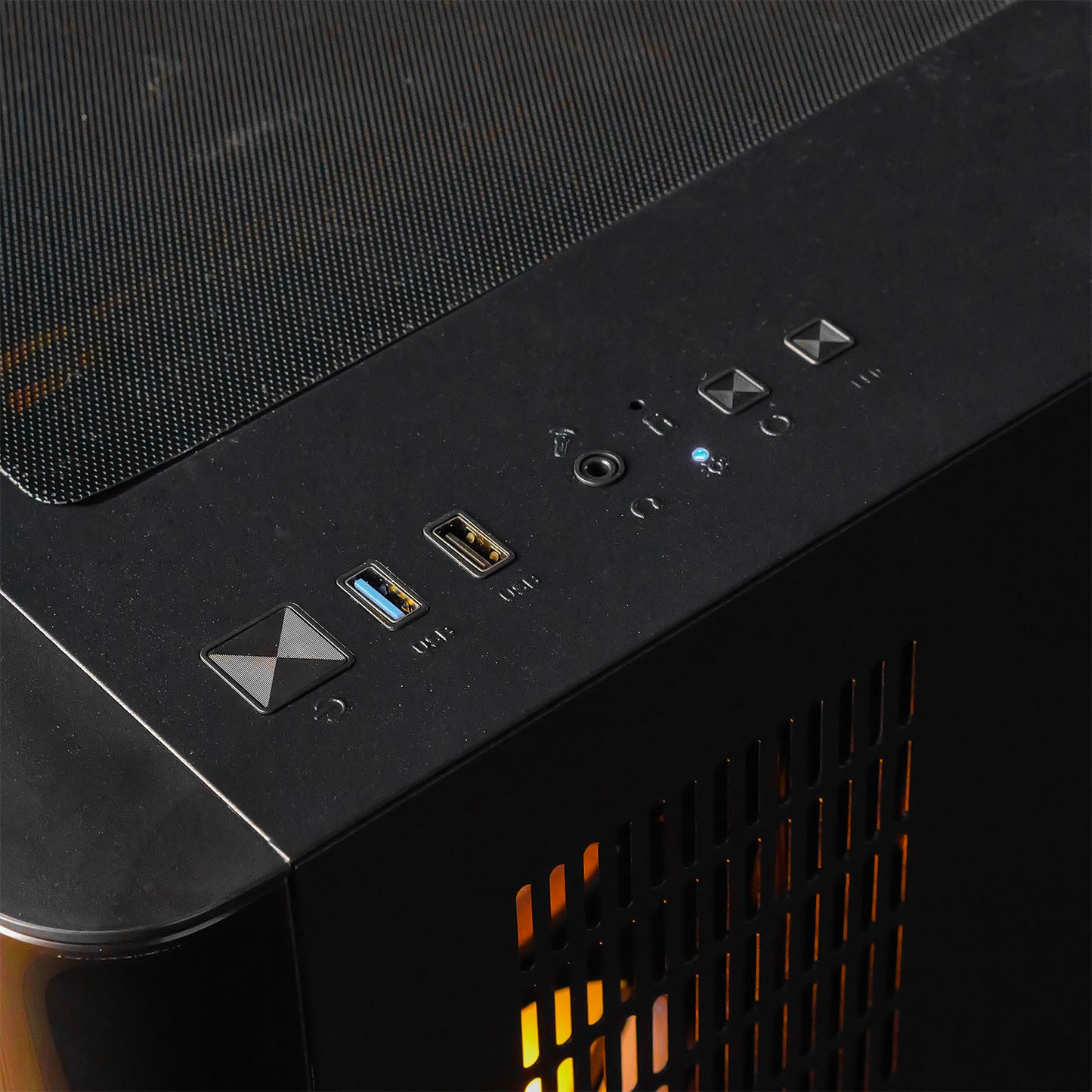 NIGHTFALL: RYZEN 7 7800X3D | RTX 5080