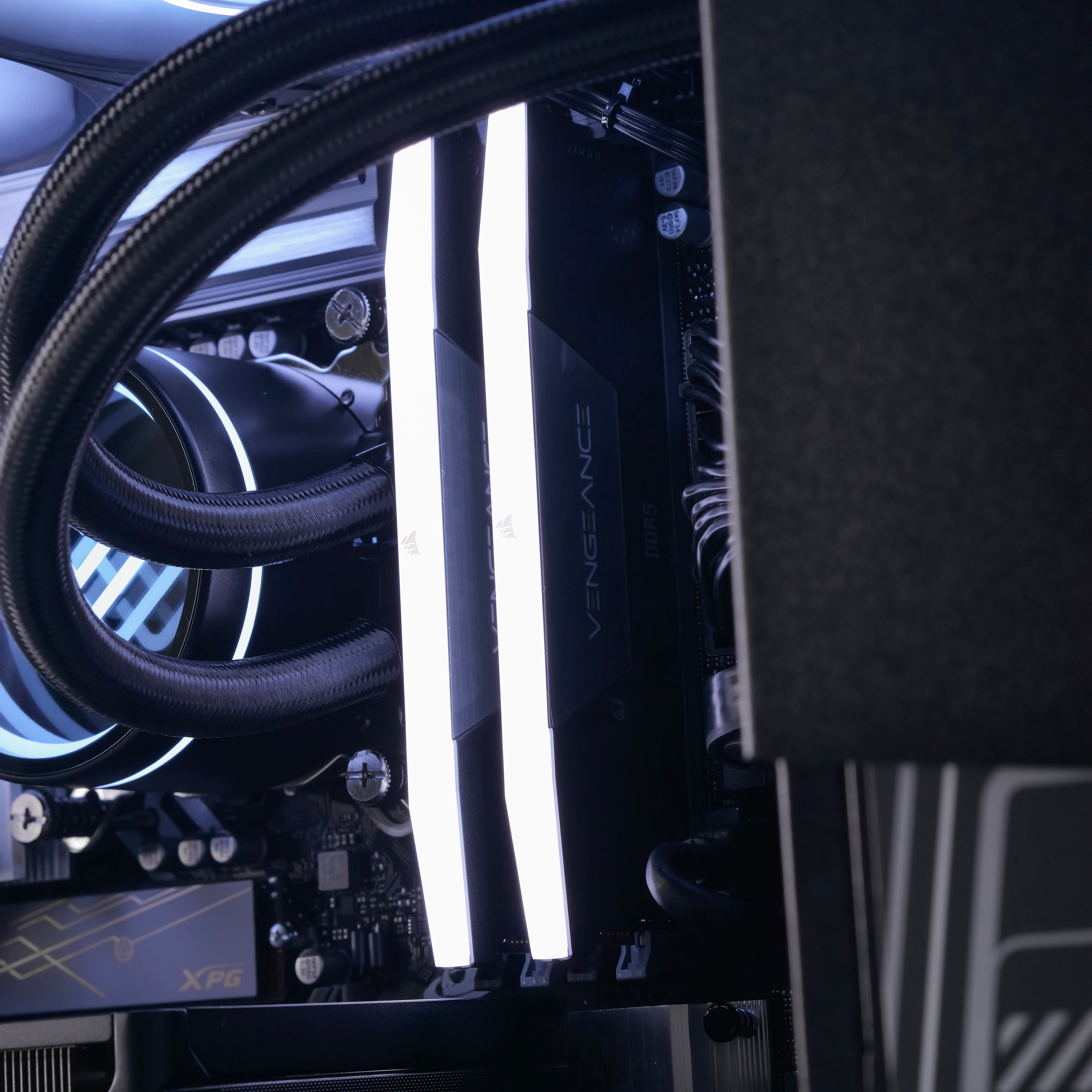 REGENT A3: RYZEN 7 8700F | RX 9060