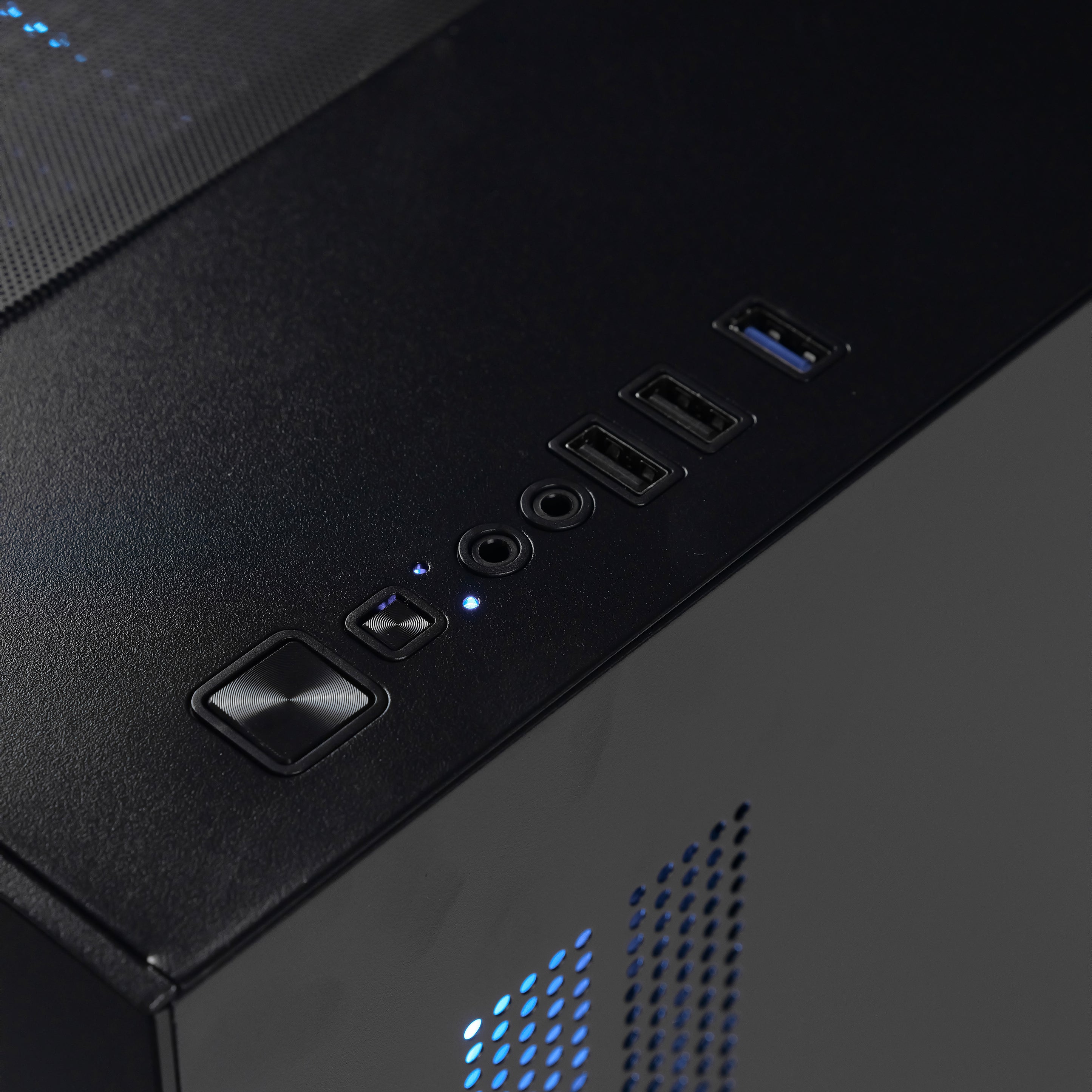 ARCBLADE: RYZEN 5 5600 | RTX 5060