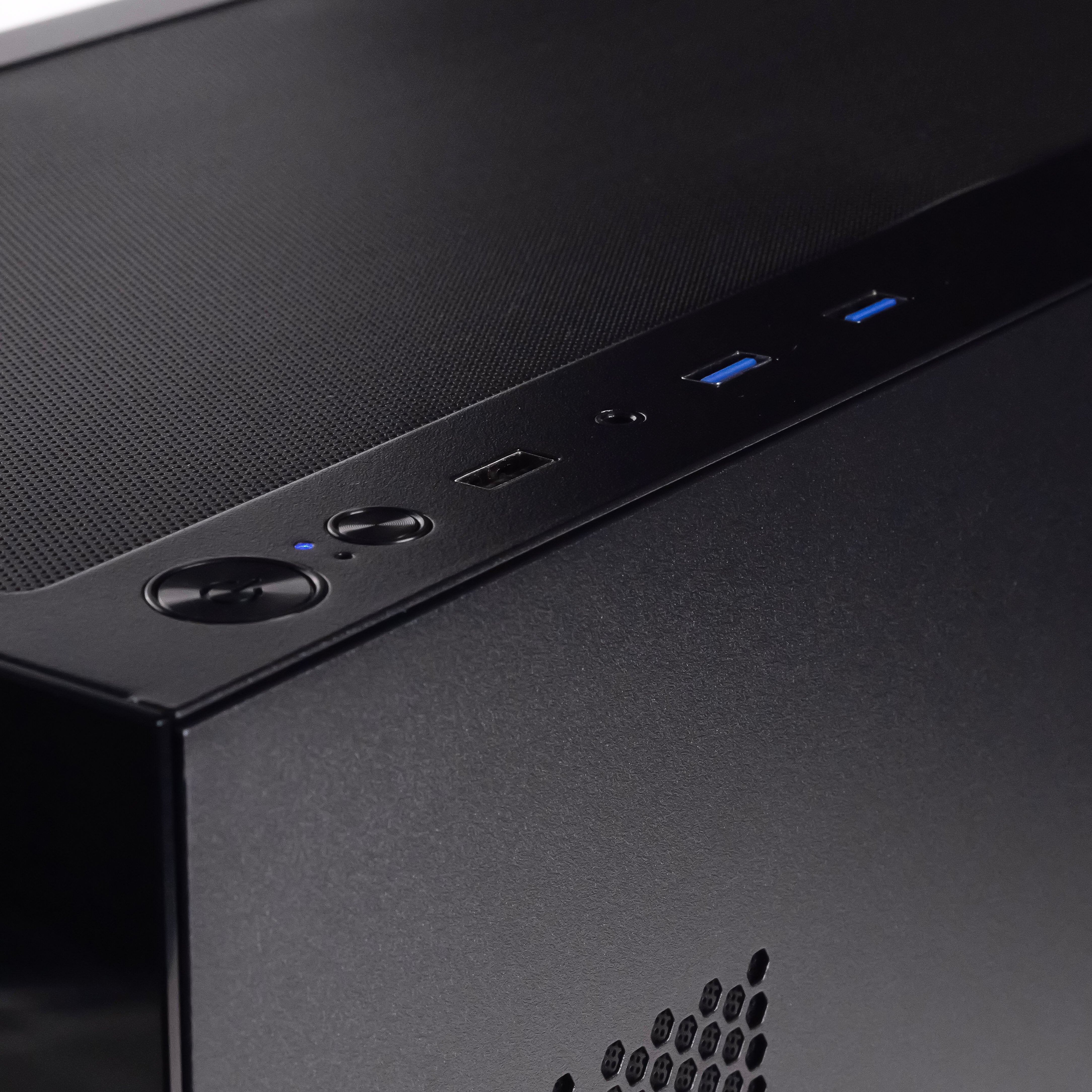 ASCENDANT: RYZEN 7 7700 | RTX 5050