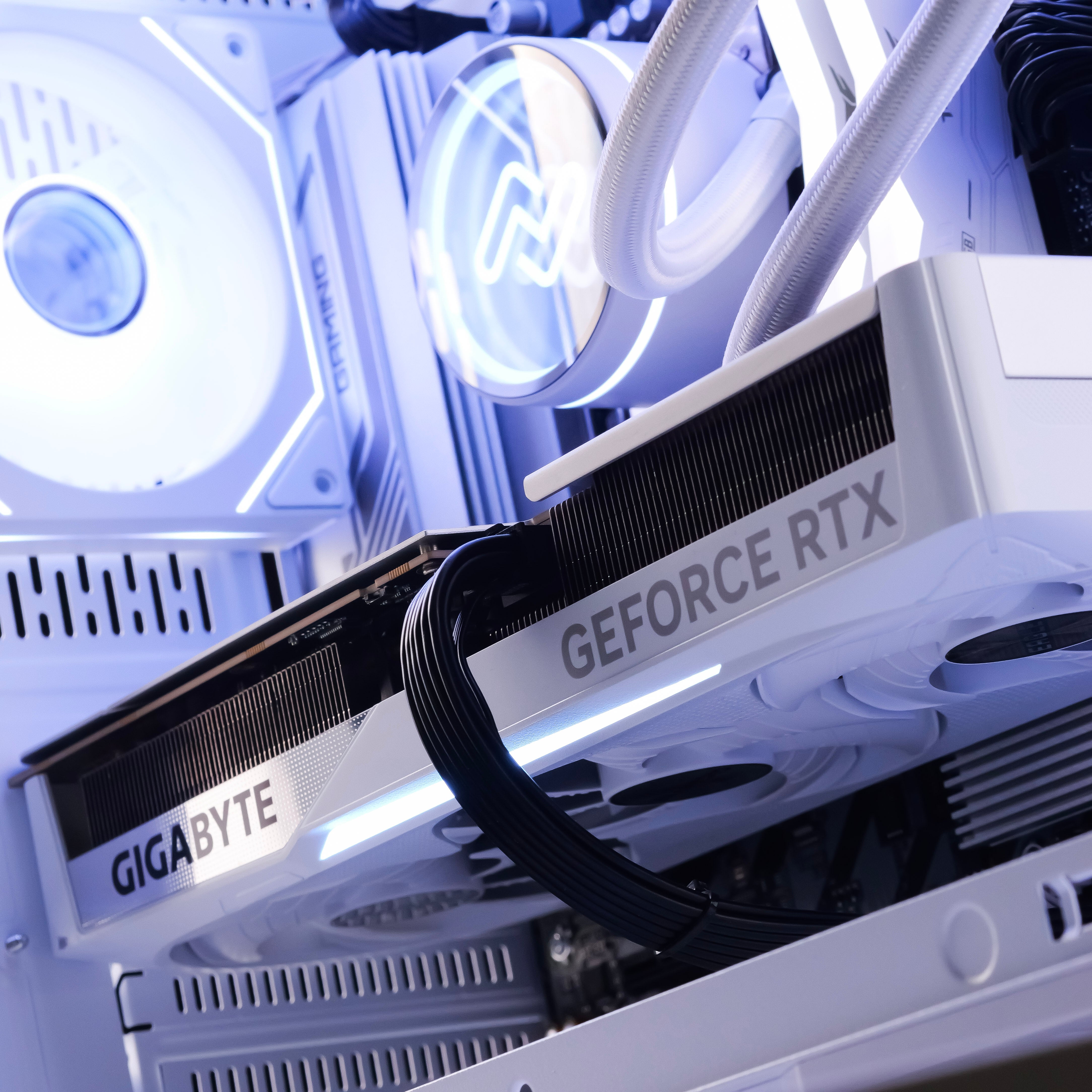 FROST ANGEL: RYZEN 7 7700 | RTX 5070 Ti