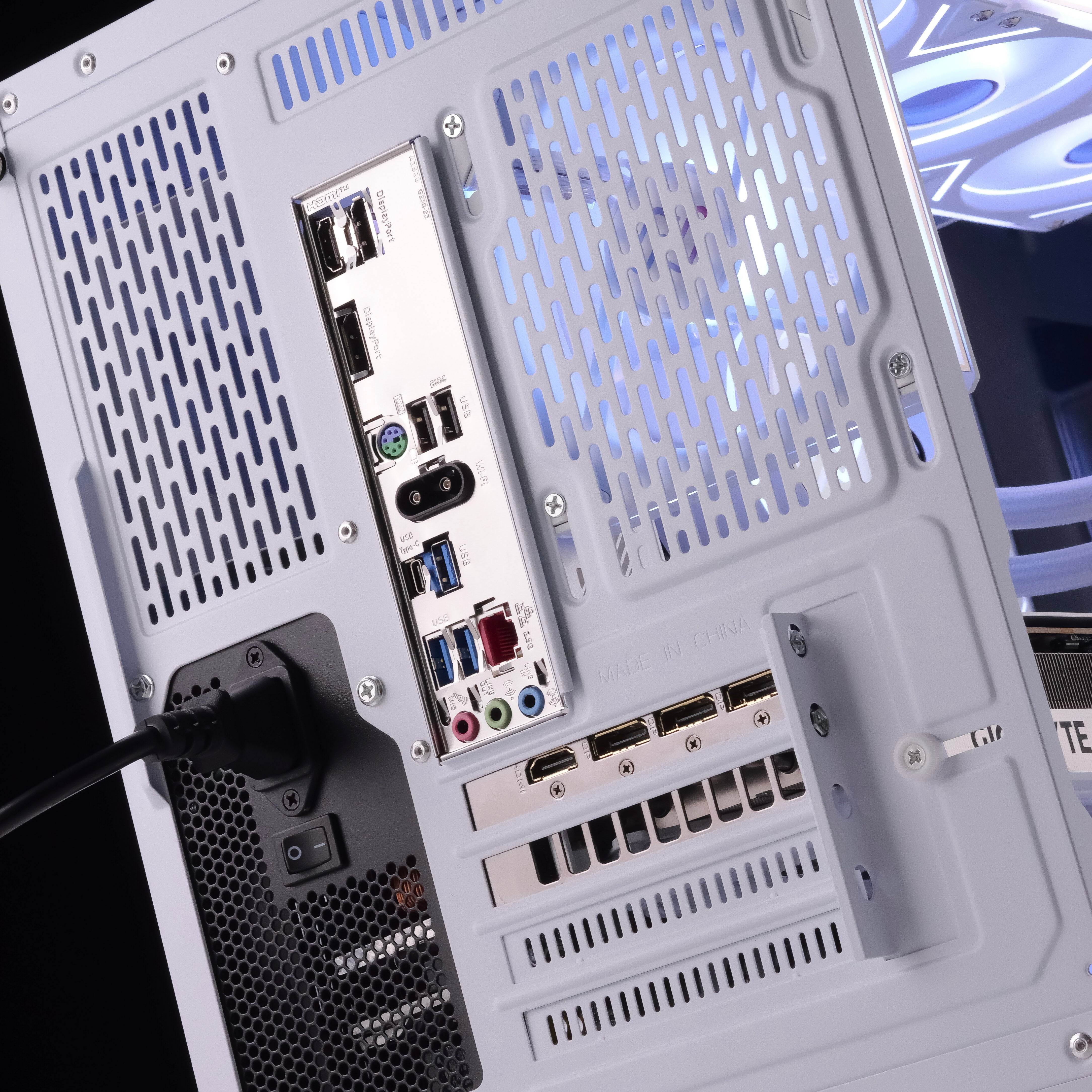 FROST ANGEL: RYZEN 7 7700 | RTX 5070 Ti