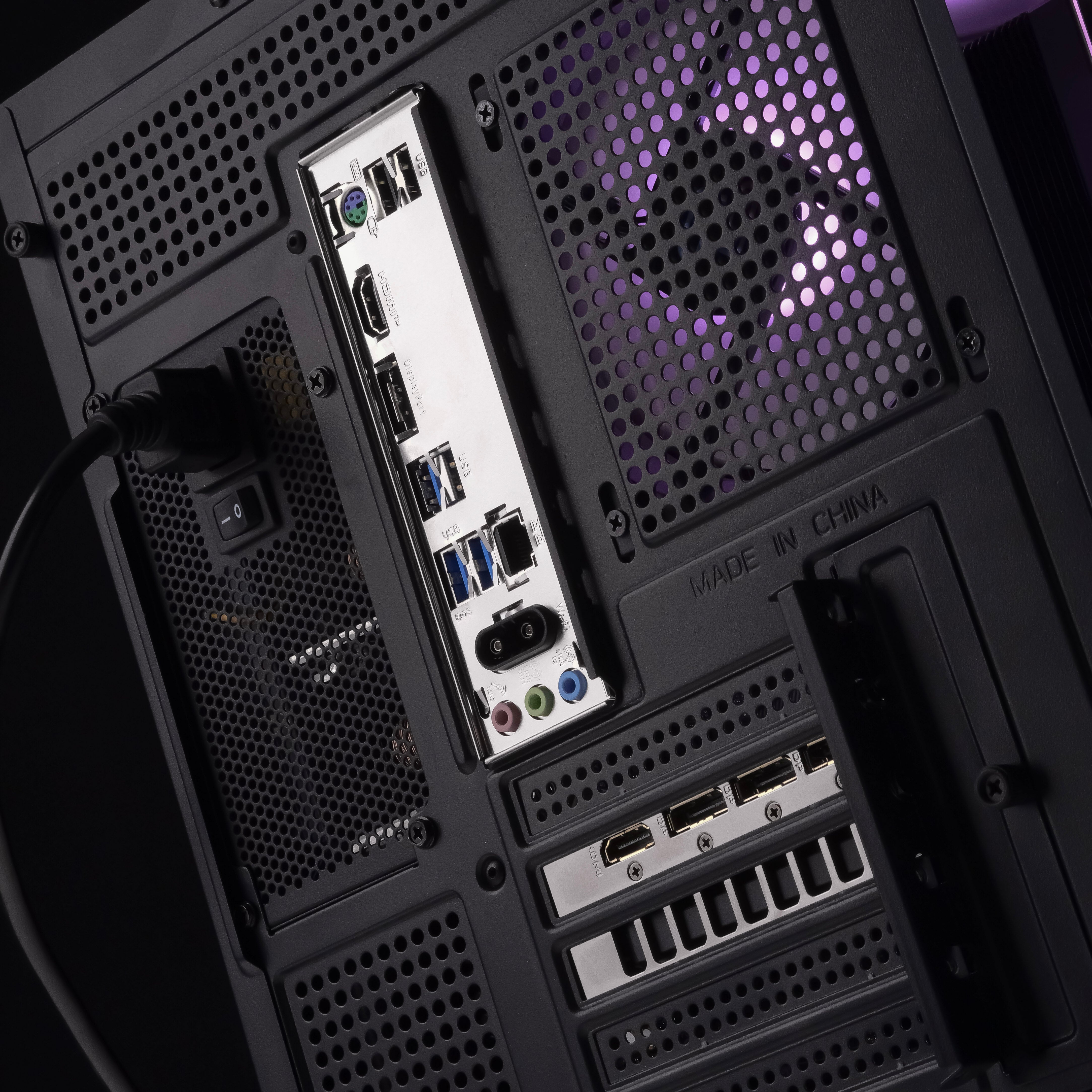 SCATTER BLADE: RYZEN 5 5600 | RTX 5060 Ti