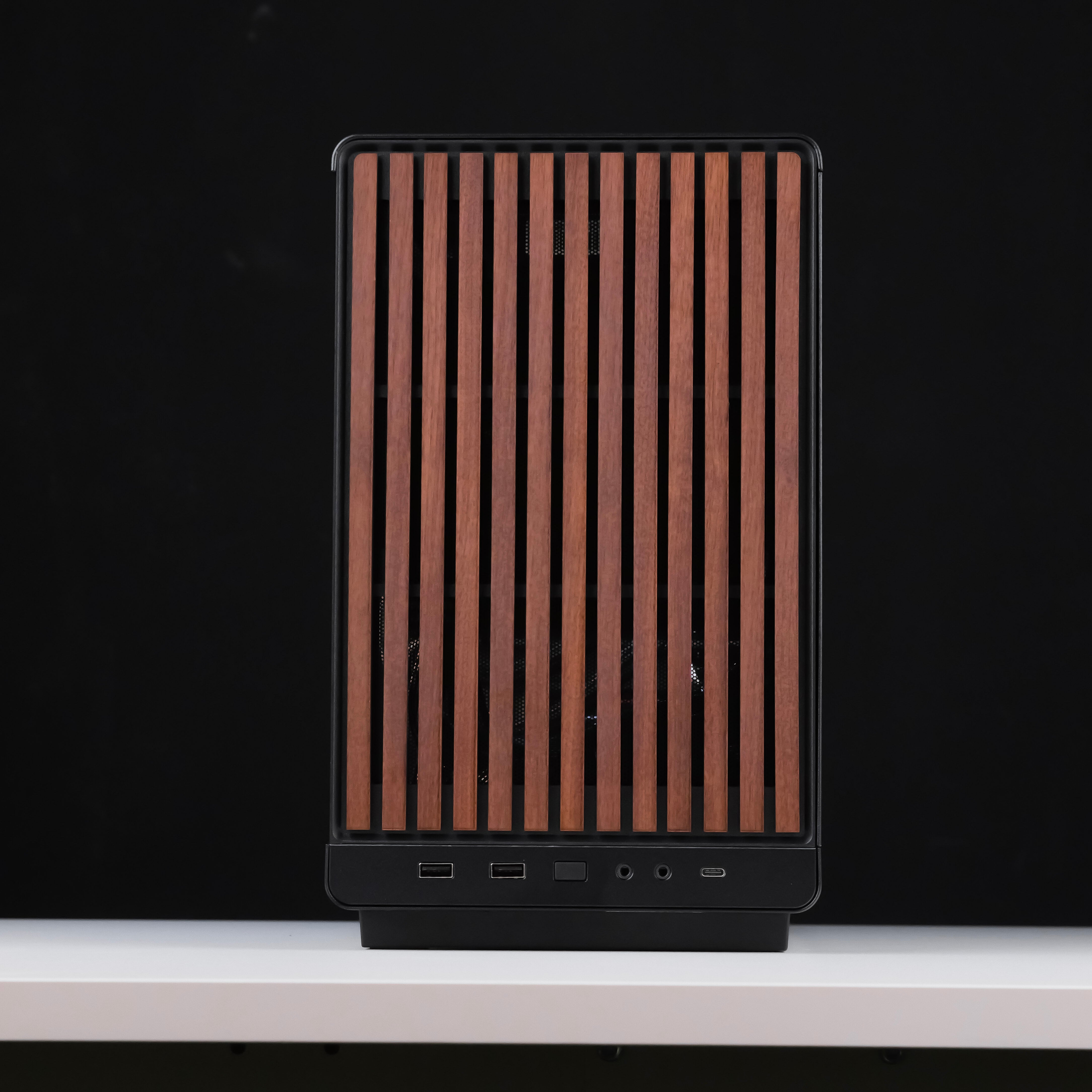 STRATCORE: RYZEN 7 8700F | RTX 5050