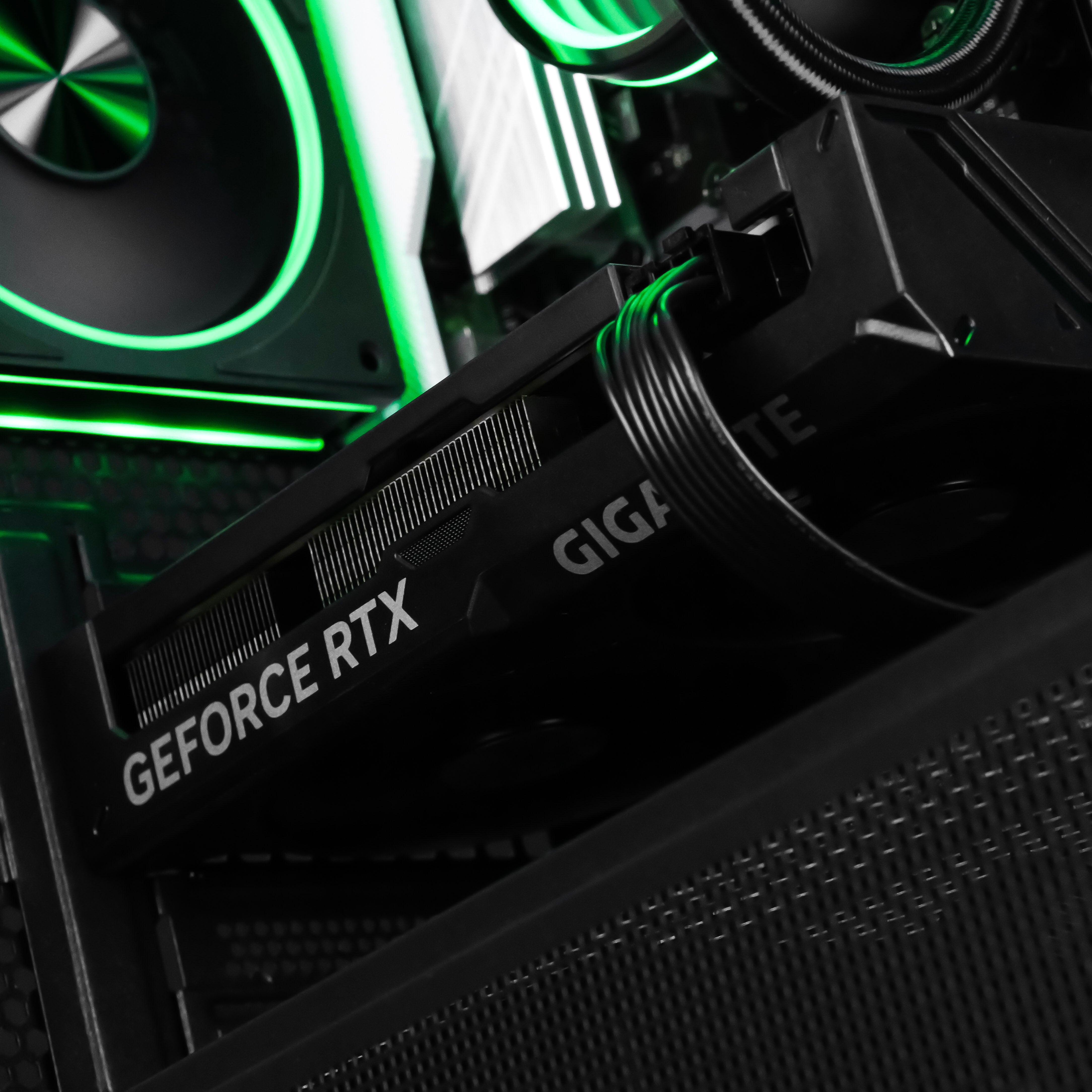 DARK FORGE: RYZEN 5 7500F | RTX 5050