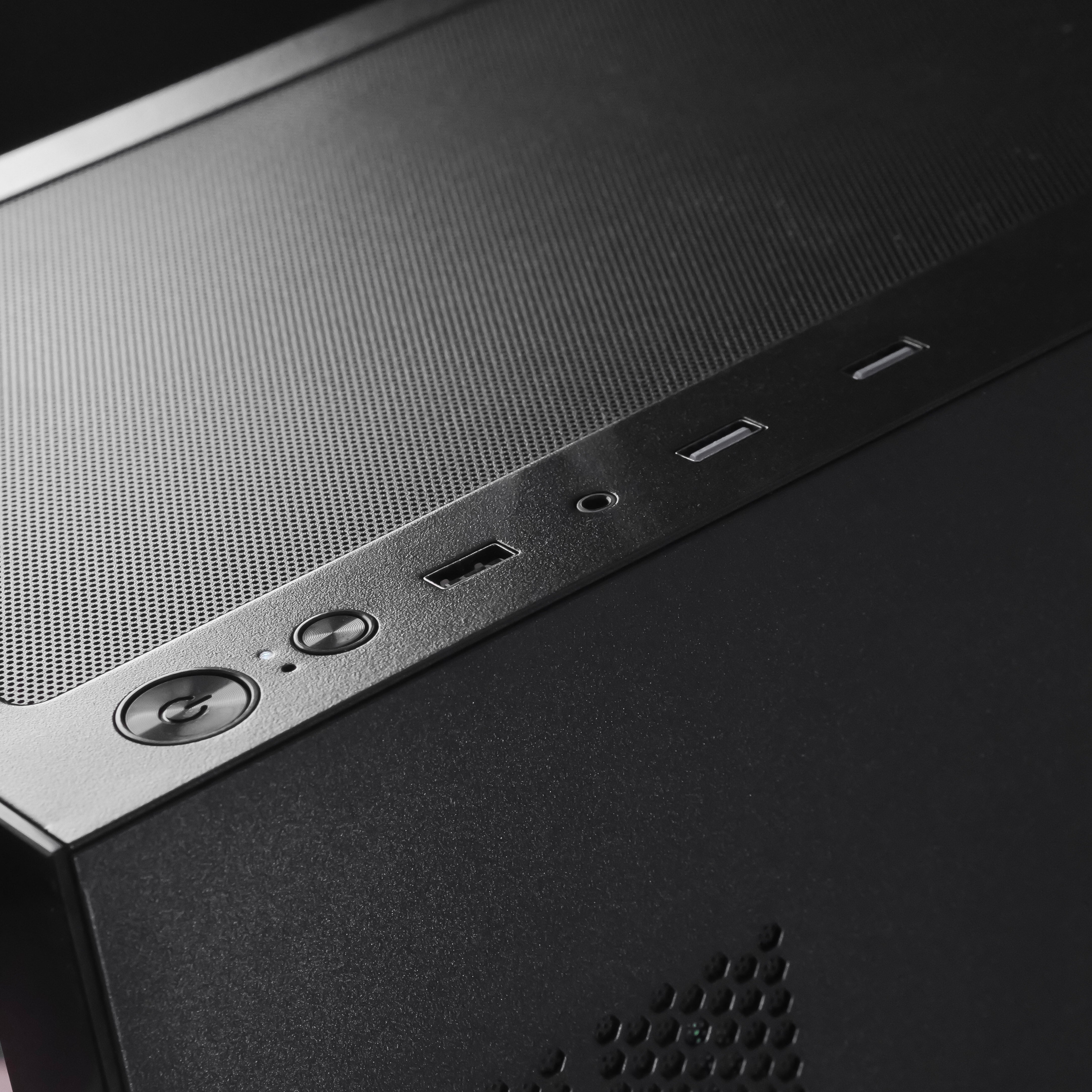 DARK FORGE: RYZEN 5 7500F | RTX 5050