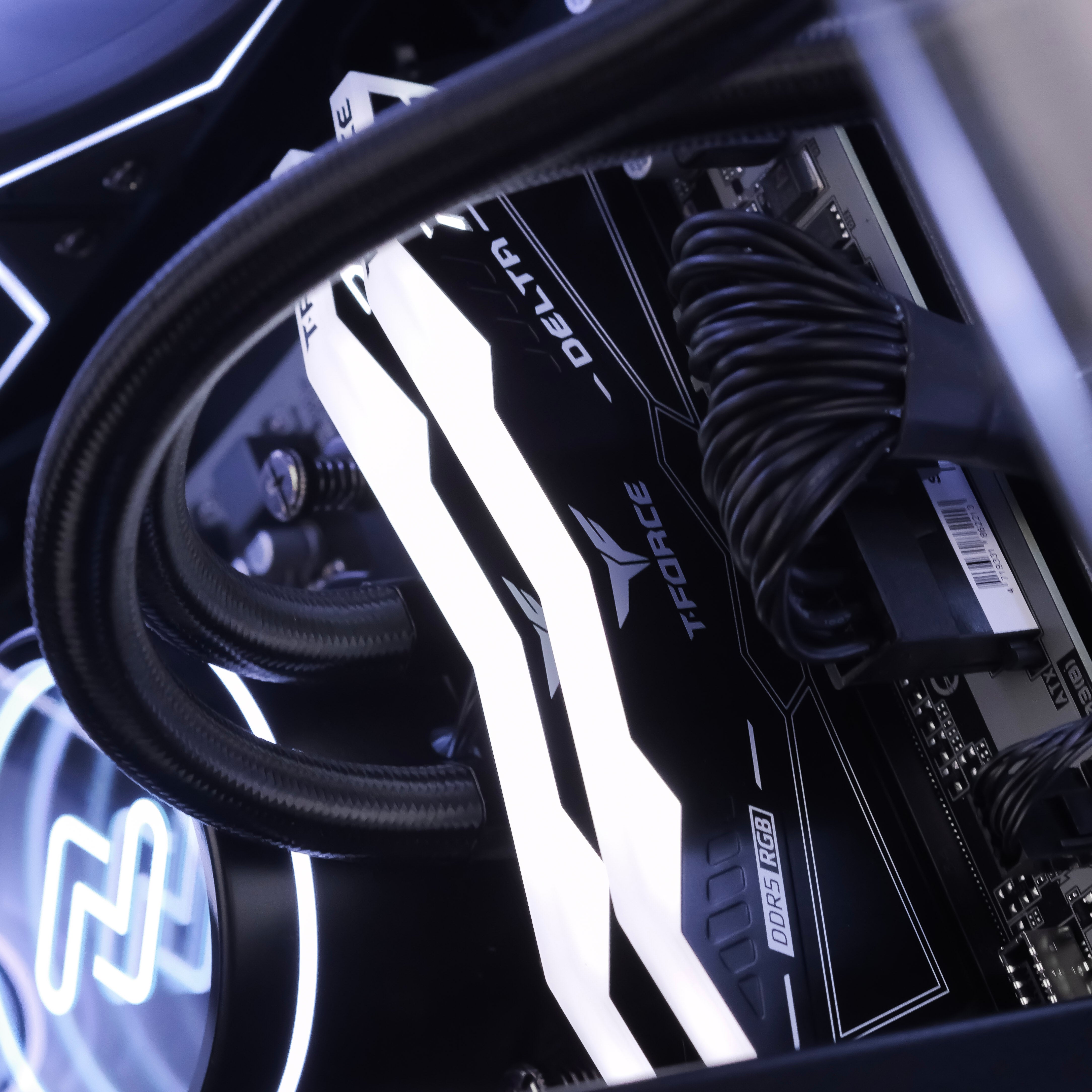 DARK SPECTRE: RYZEN 5 7500F | RTX 5070