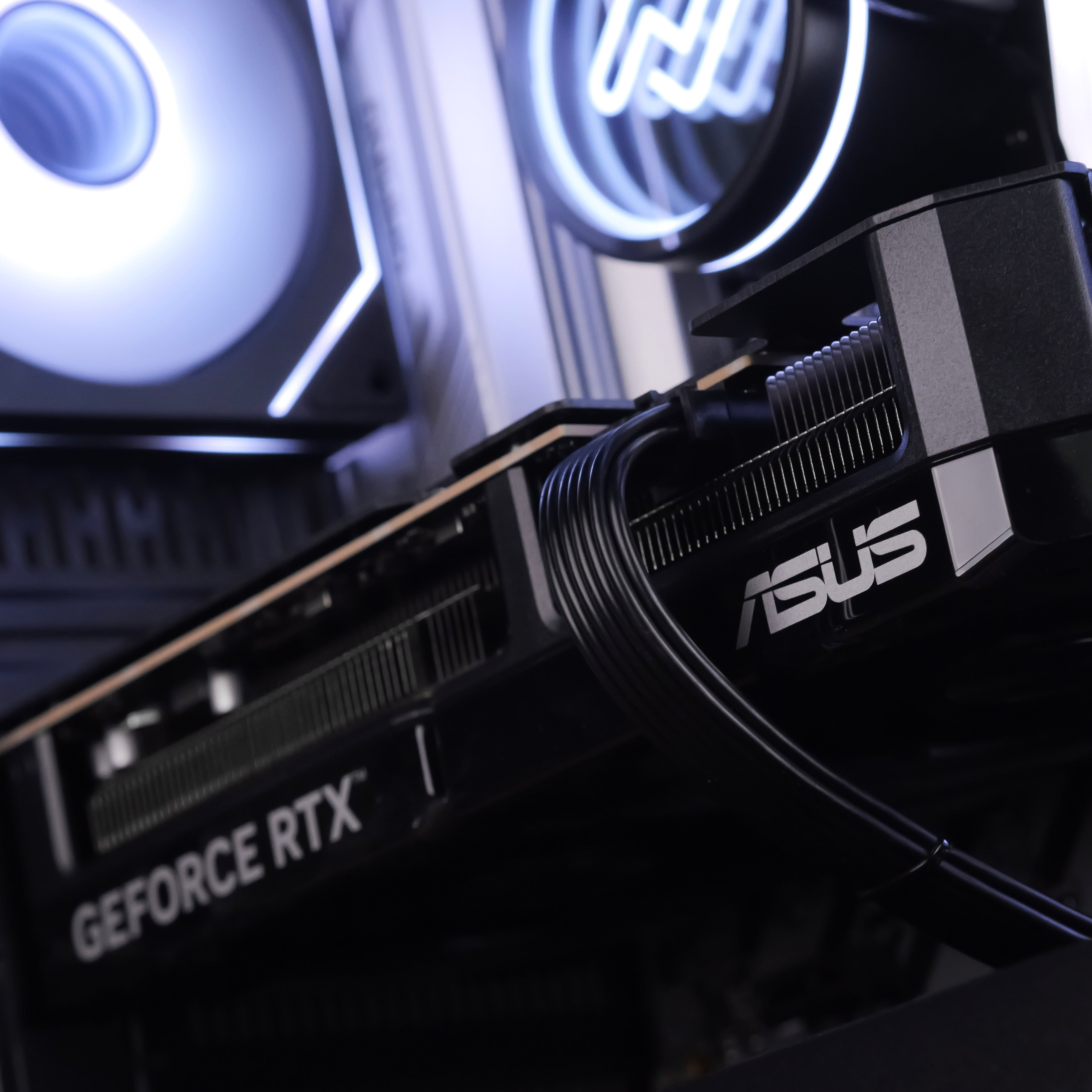 DARK SPECTRE: RYZEN 5 7500F | RTX 5070