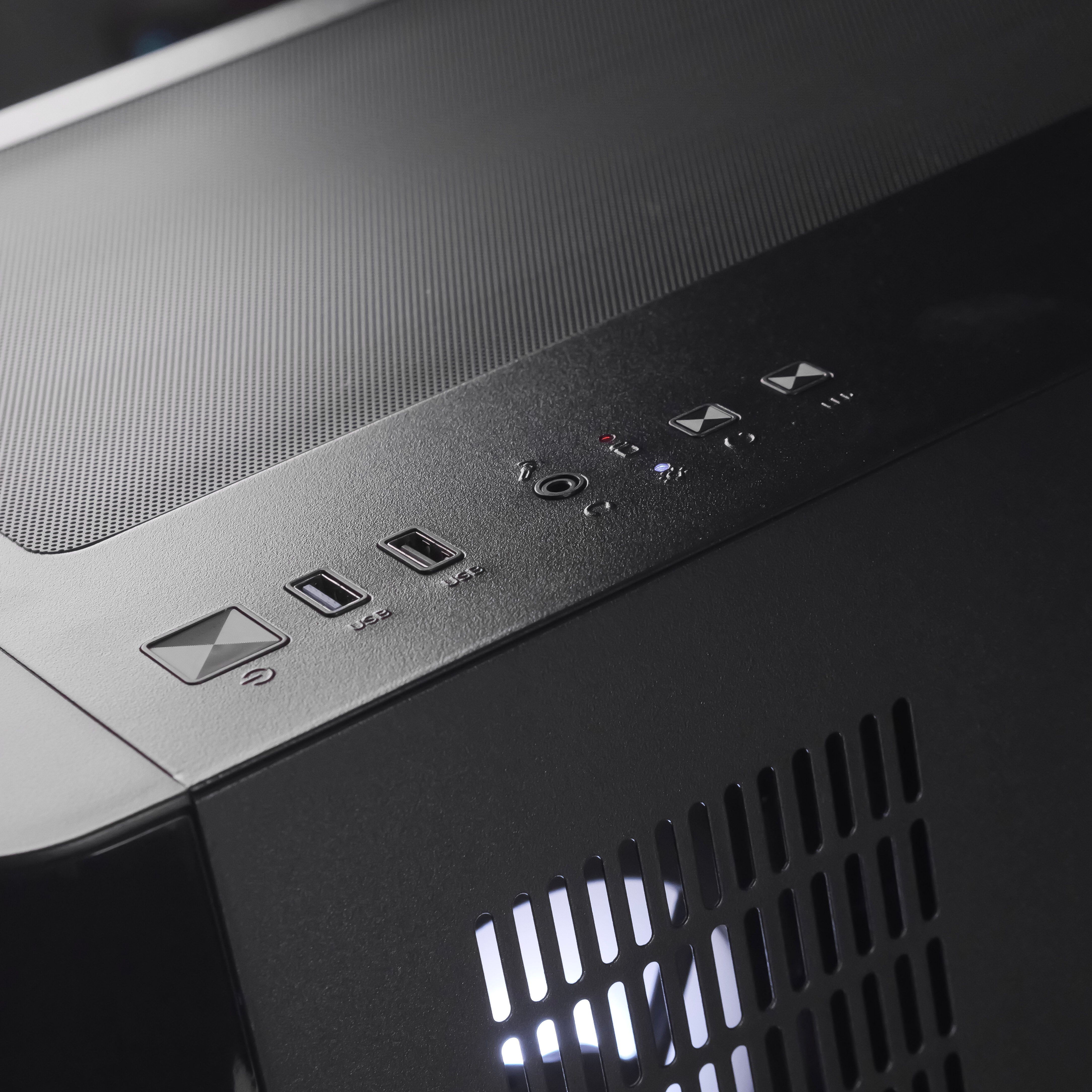DARK SPECTRE: RYZEN 5 7500F | RTX 5070