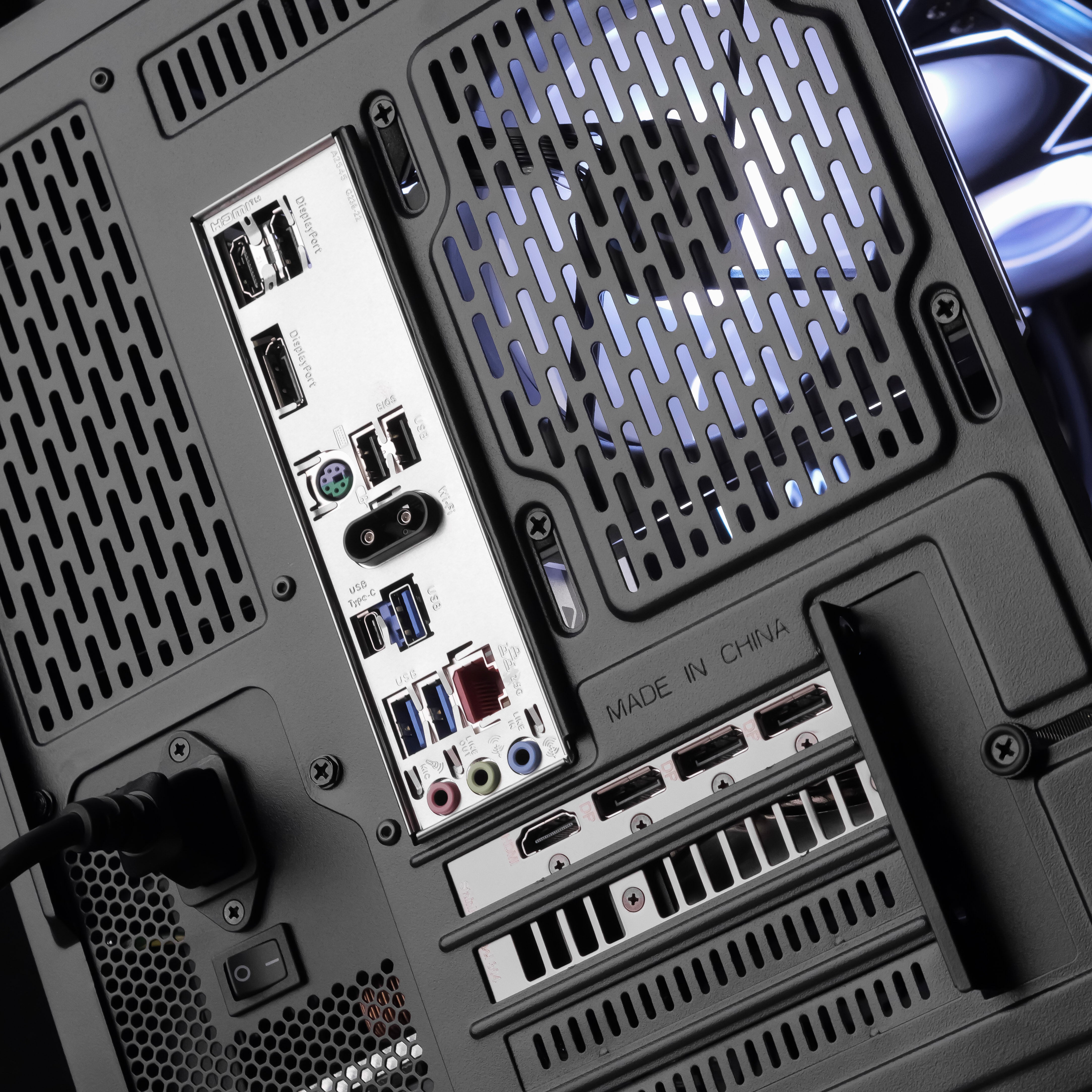 DARK SPECTRE: RYZEN 5 7500F | RTX 5070