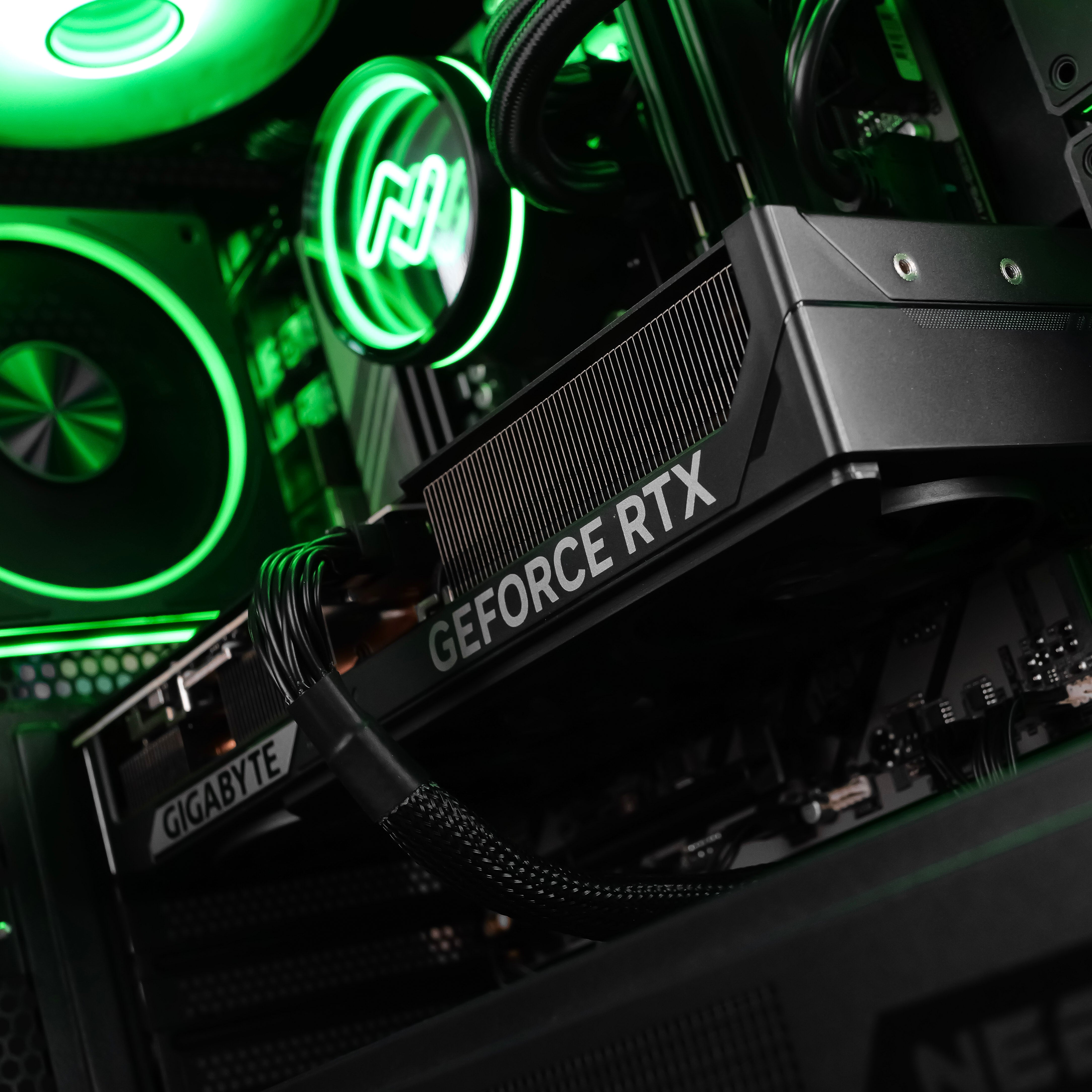 VENGEANCE: RYZEN 7 7800X3D | RTX 5070
