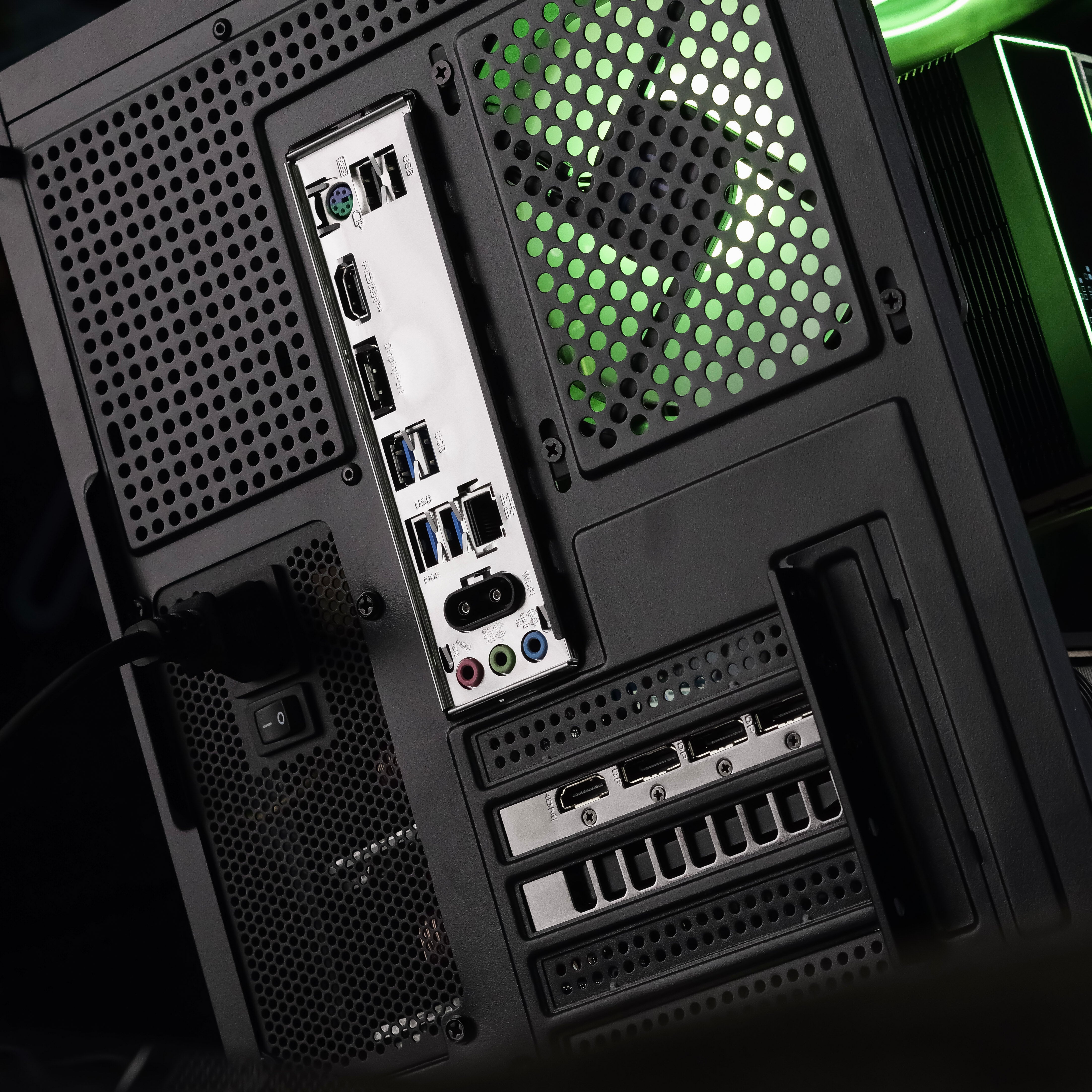 DRIFT: RYZEN 5 5600 | RTX 5060