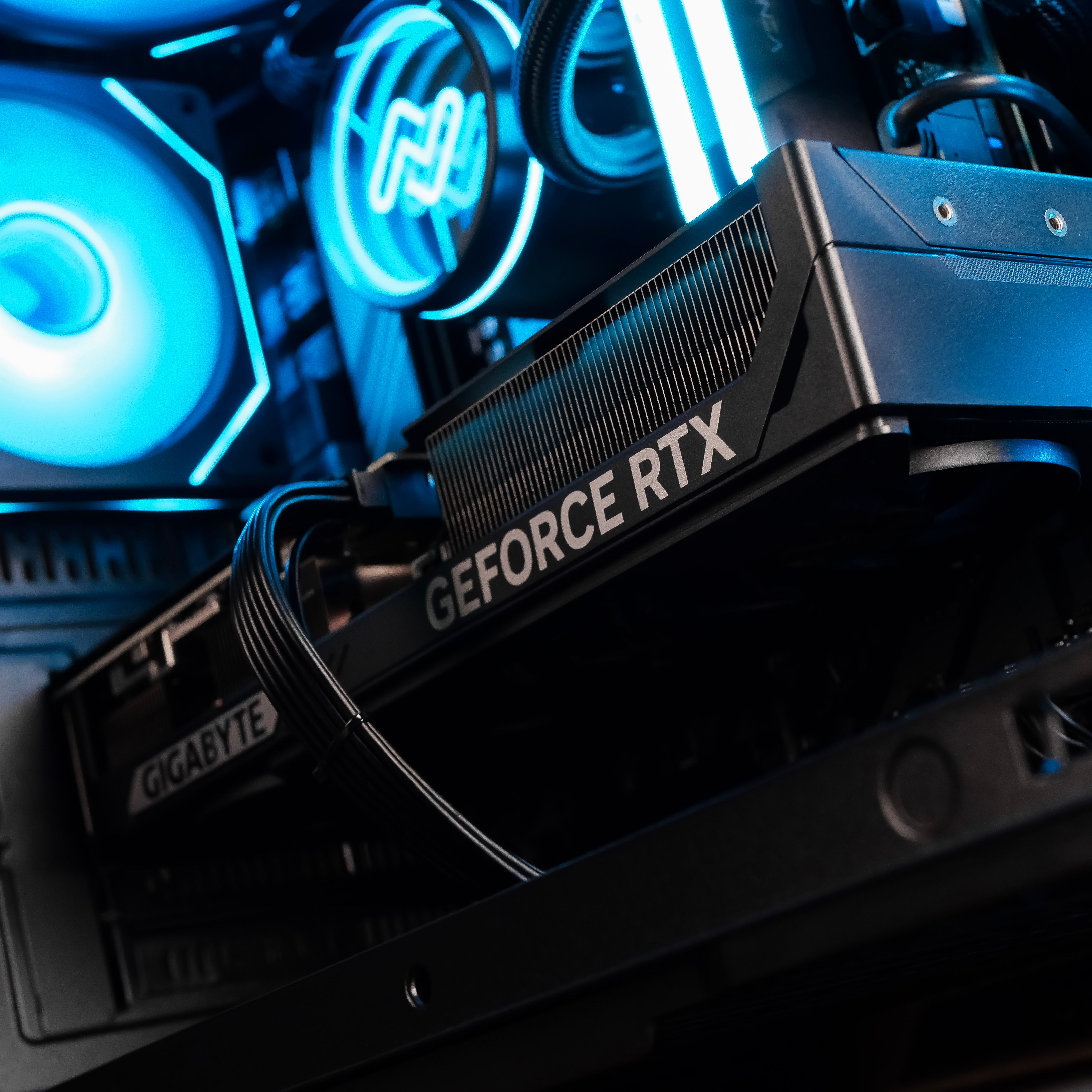 MONOLITH: RYZEN 7 7700 | RTX 5070