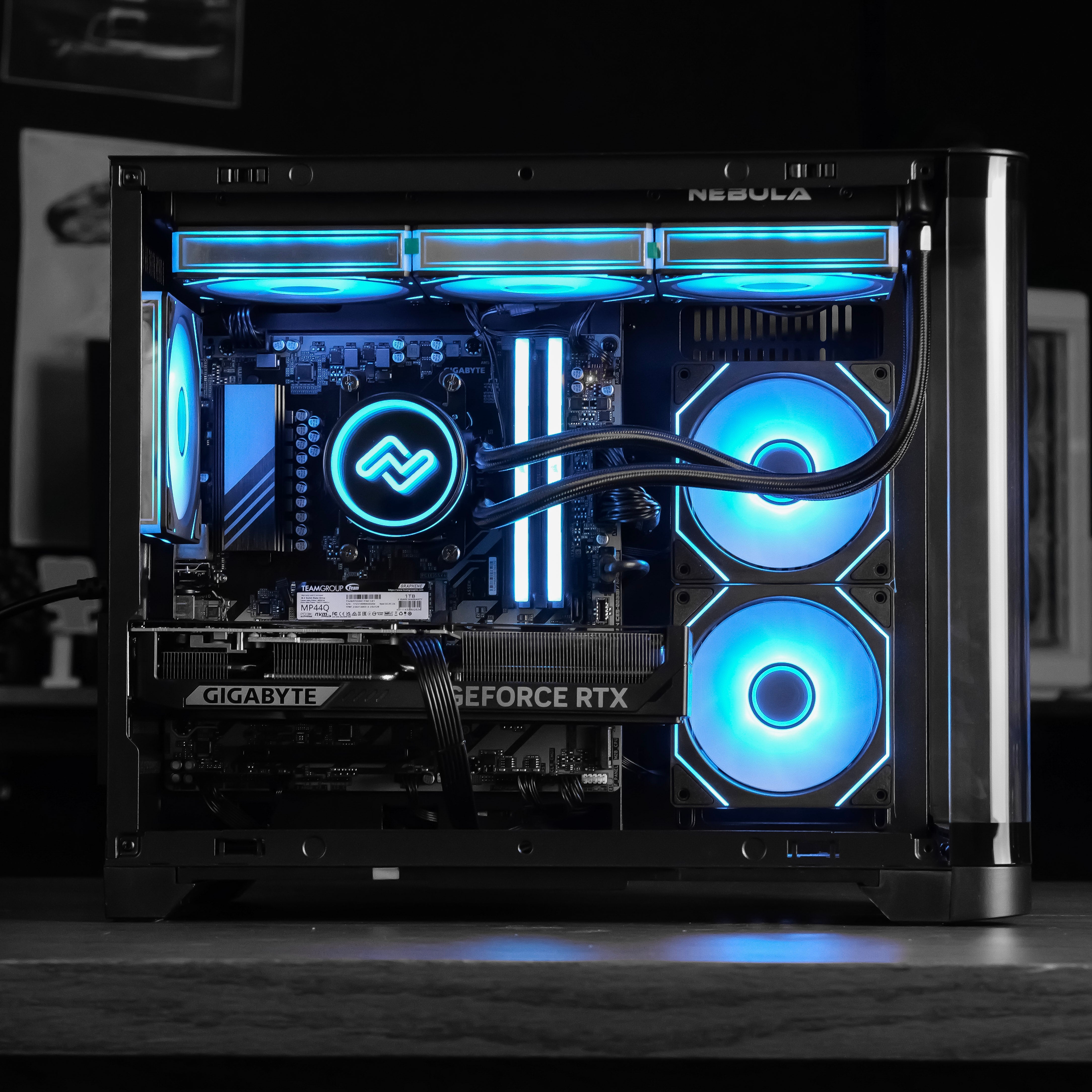 MONOLITH: RYZEN 7 7700 | RTX 5070