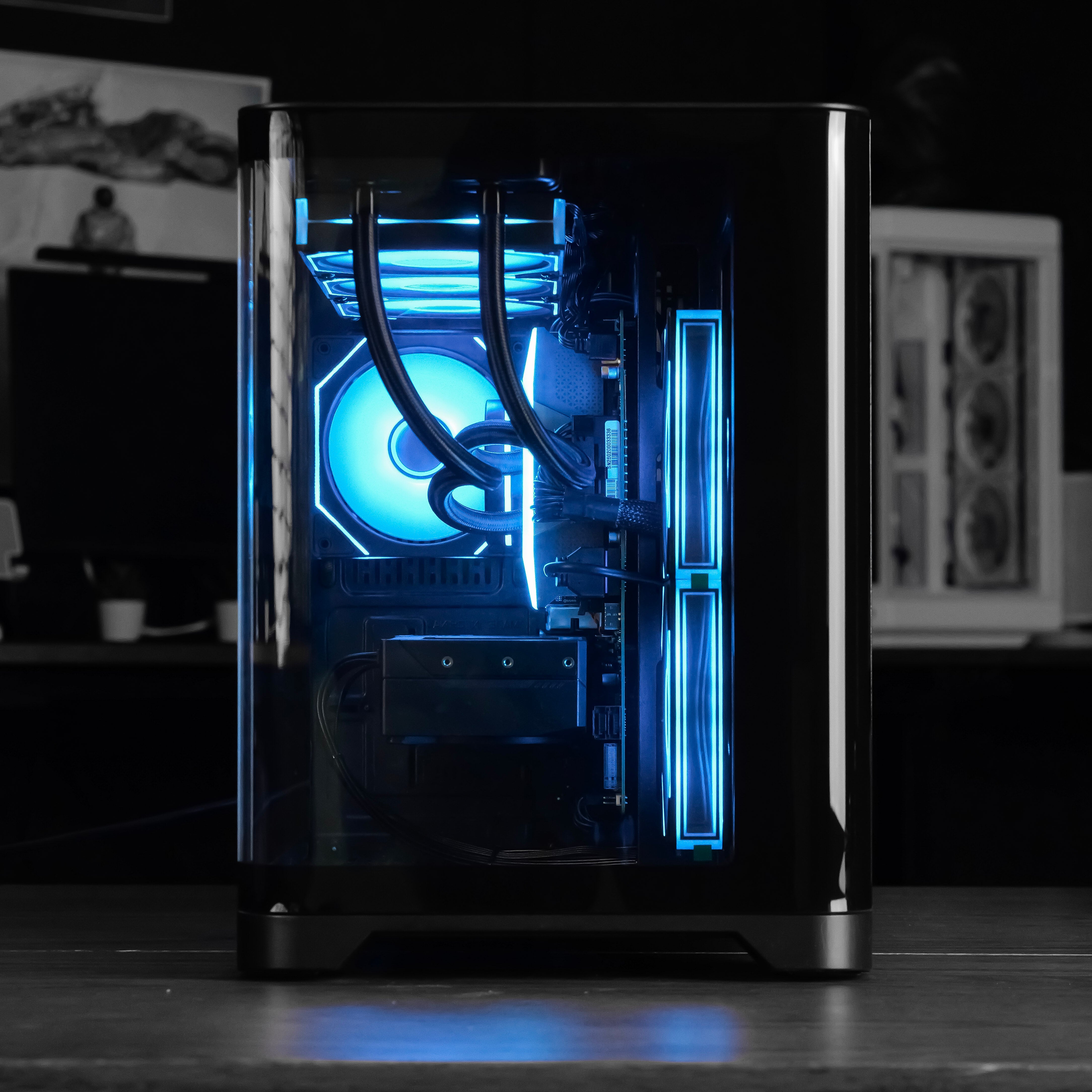 MONOLITH: RYZEN 7 7700 | RTX 5070