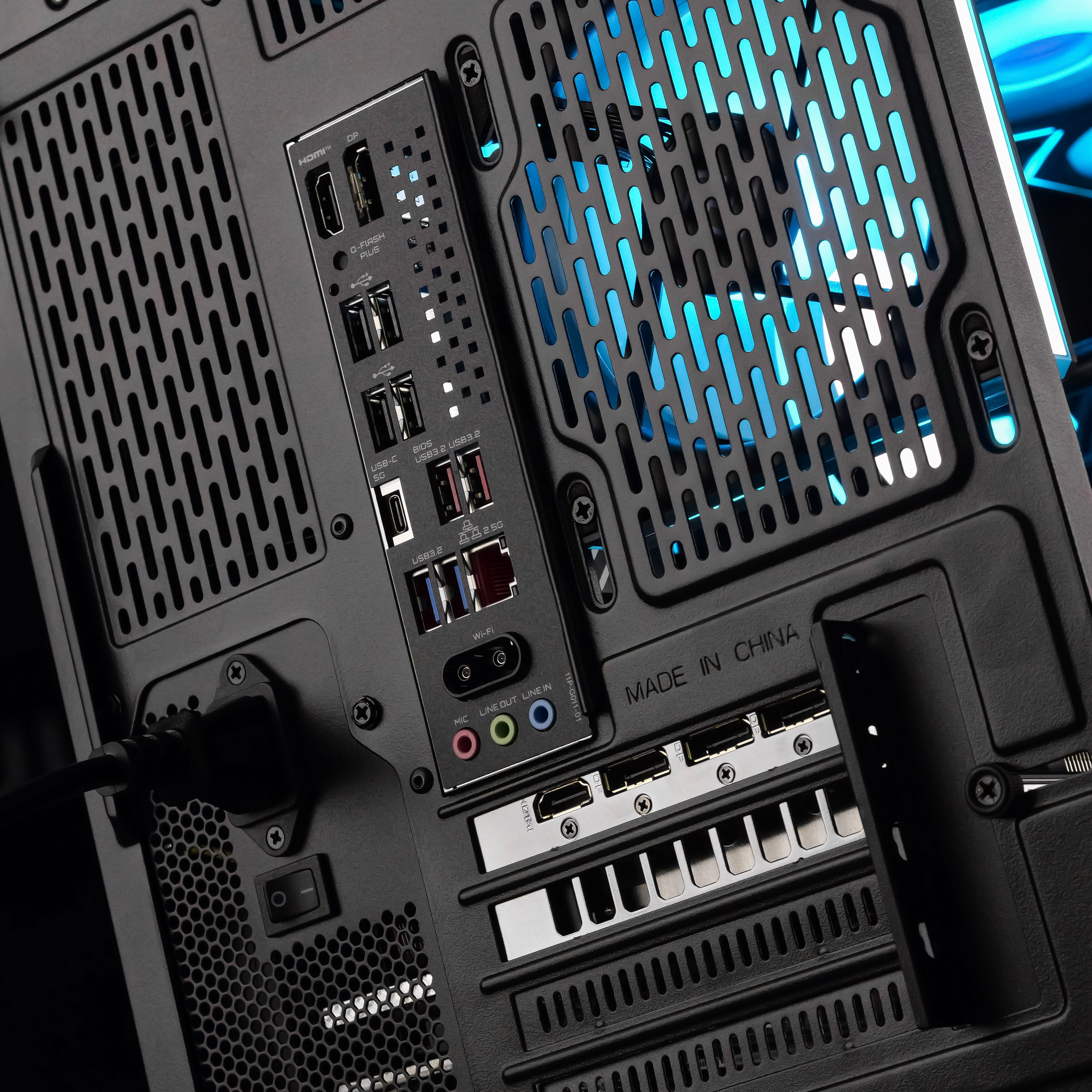 MONOLITH: RYZEN 7 7700 | RTX 5070