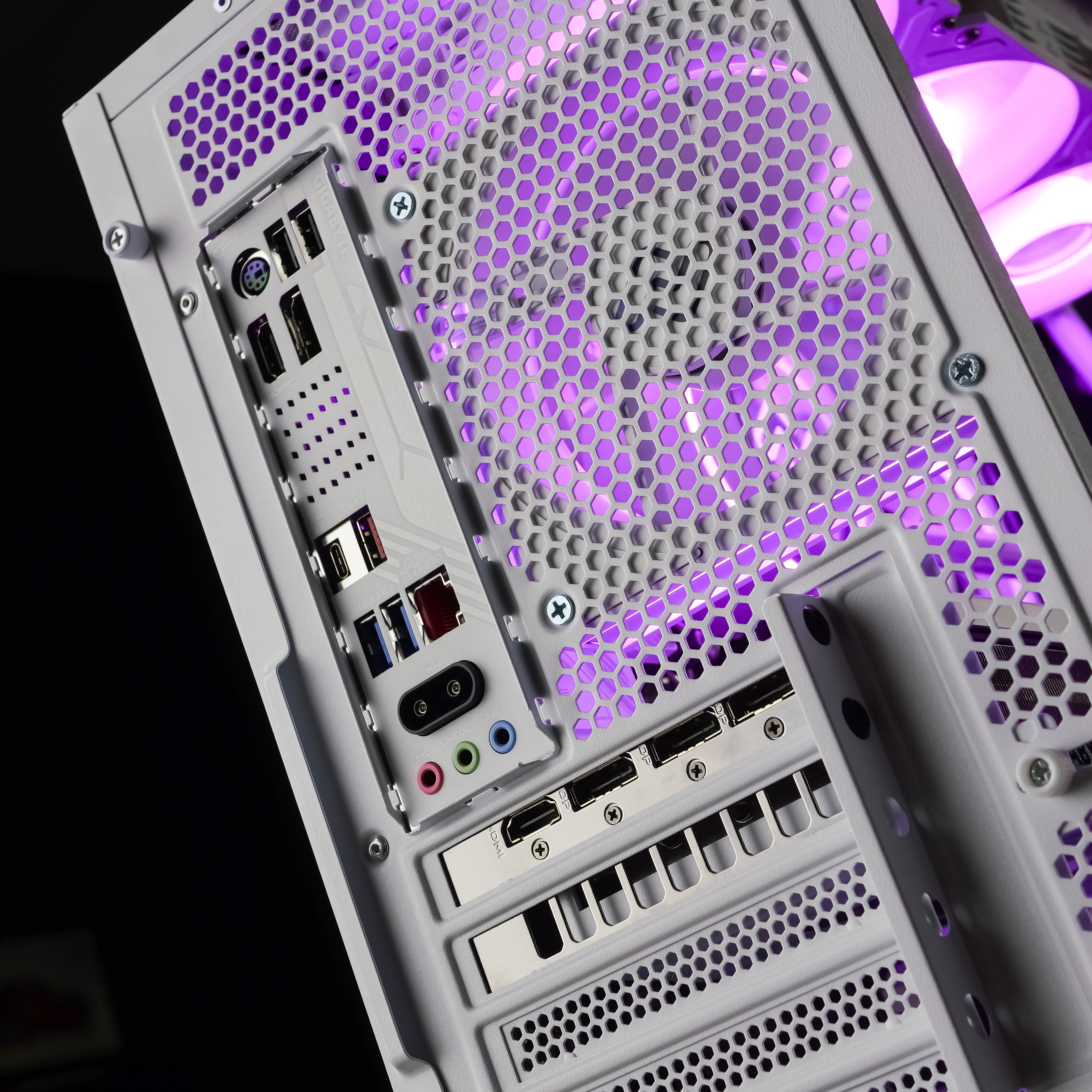 REDEMPTION: RYZEN 7 7800X3D | RTX 5070