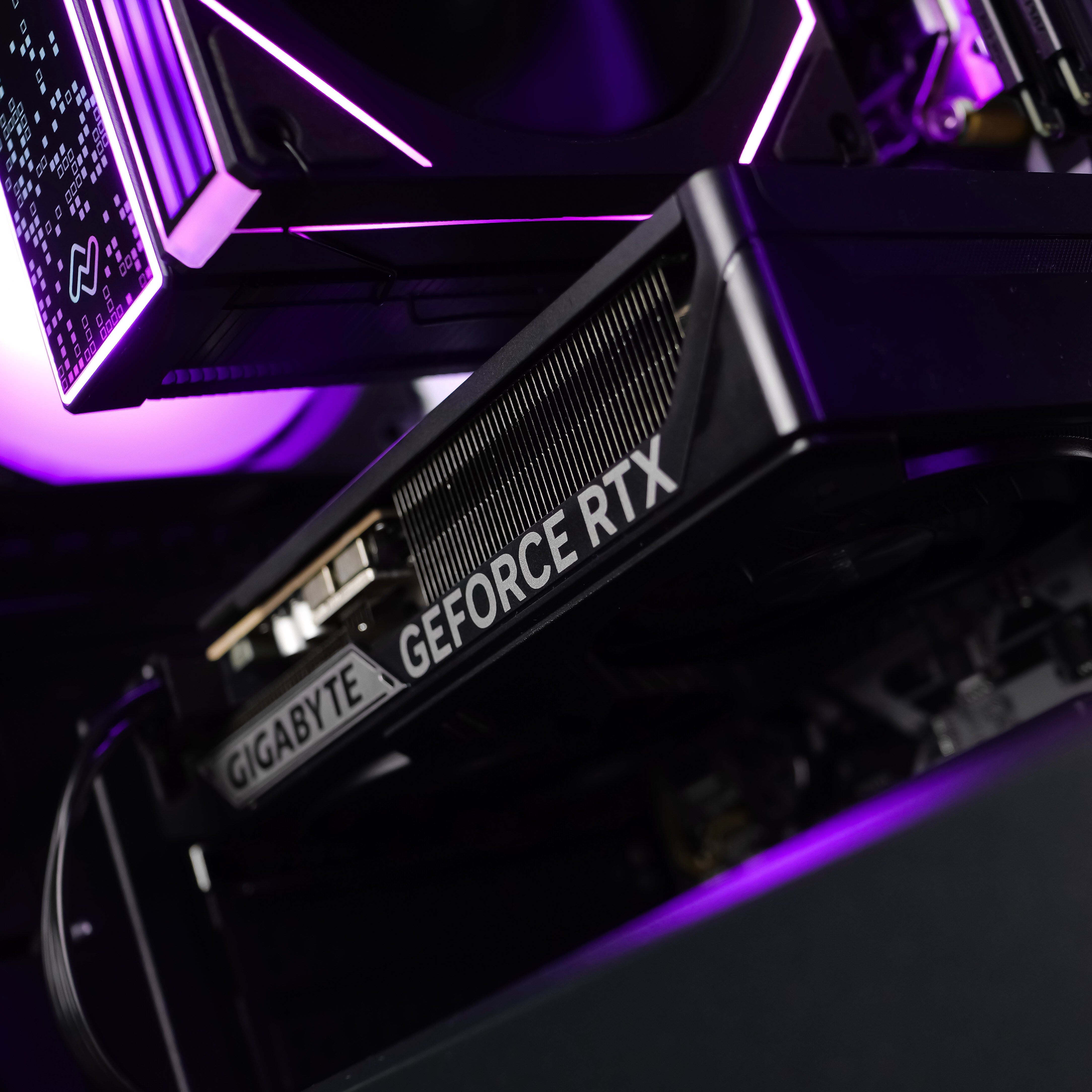 KARRIE BOLT: RYZEN 5 7500F | RTX 5060