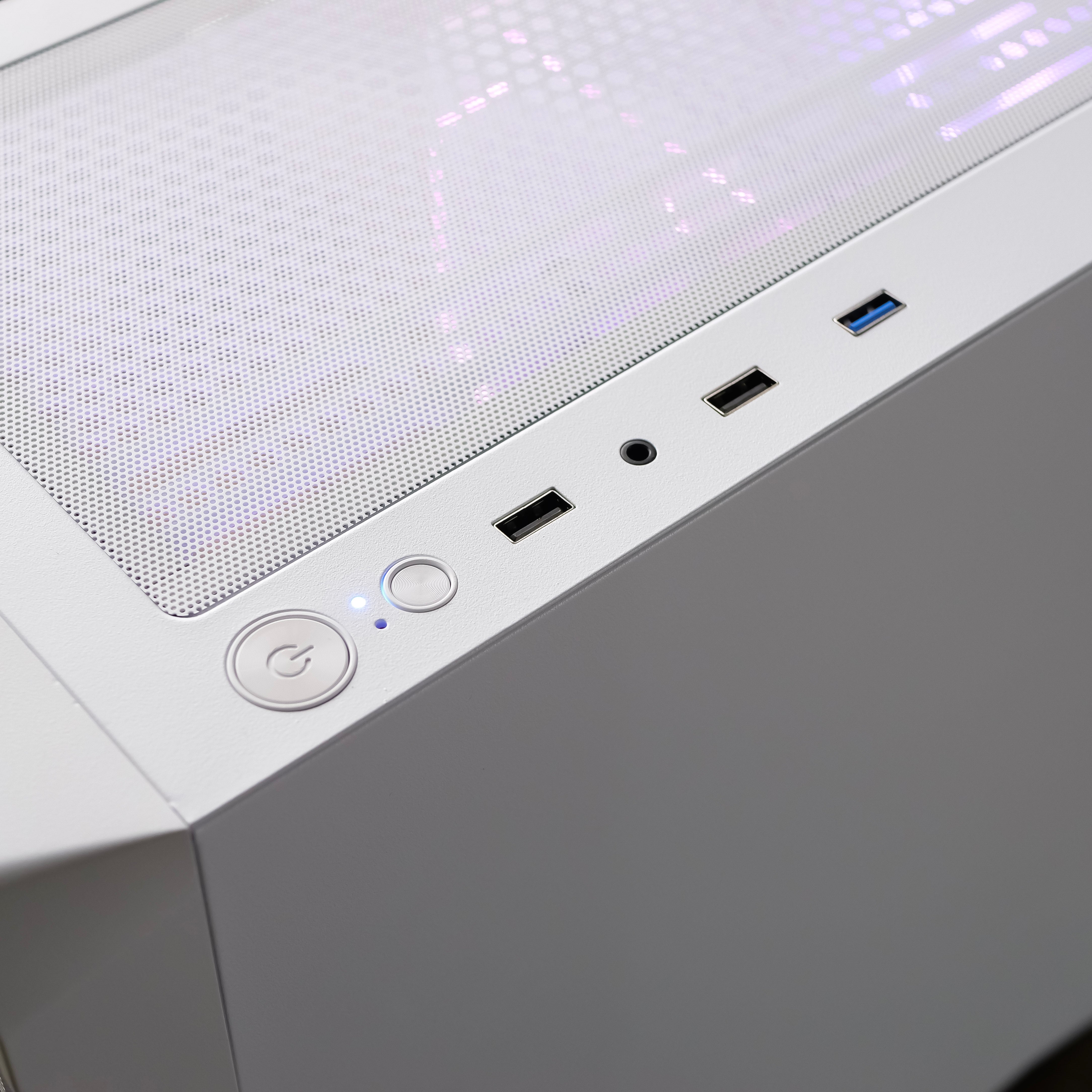 QUARTZ: RYZEN 5 5600 | RTX 5050