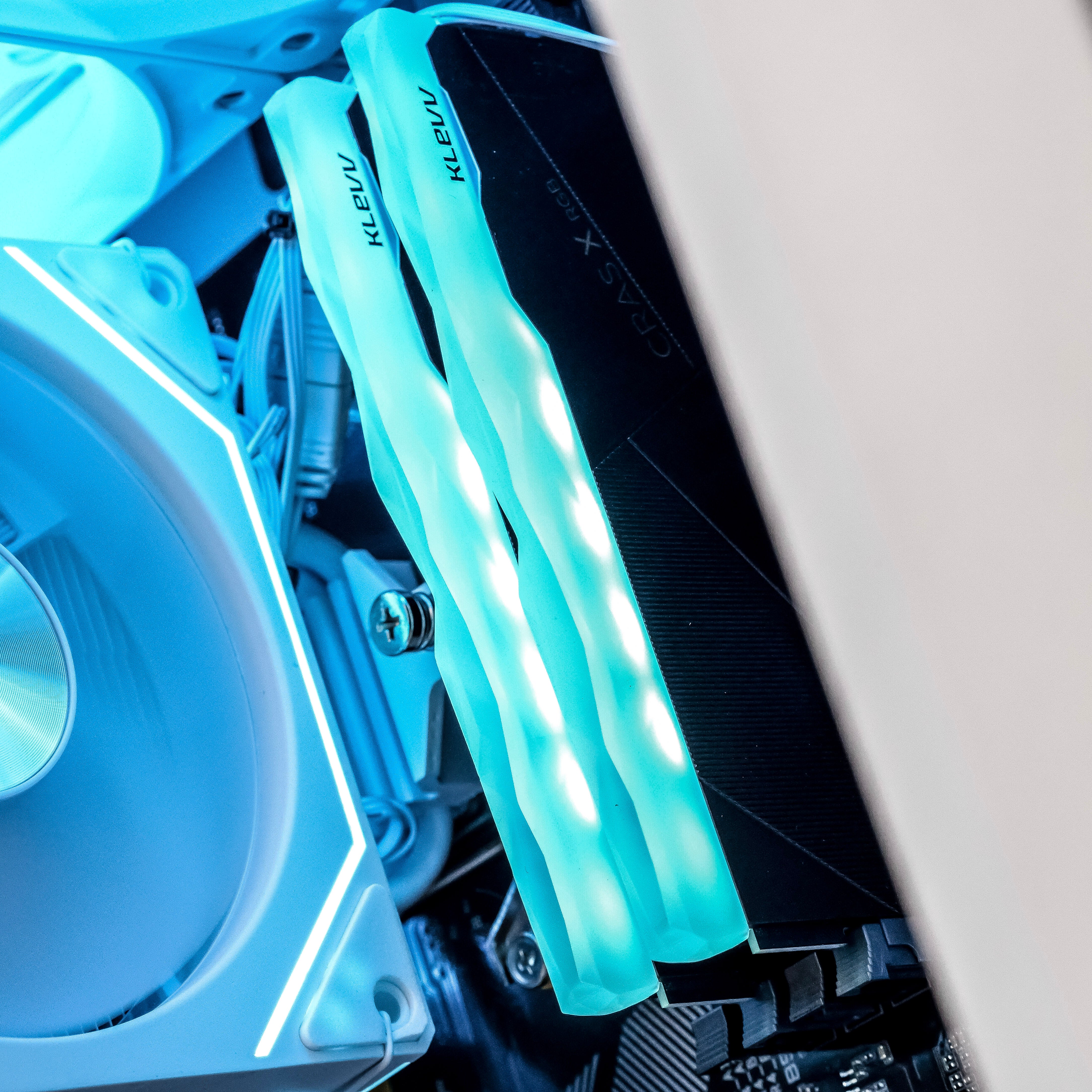 COSMIC PRO: RYZEN 5 5600GT | 16GB RAM