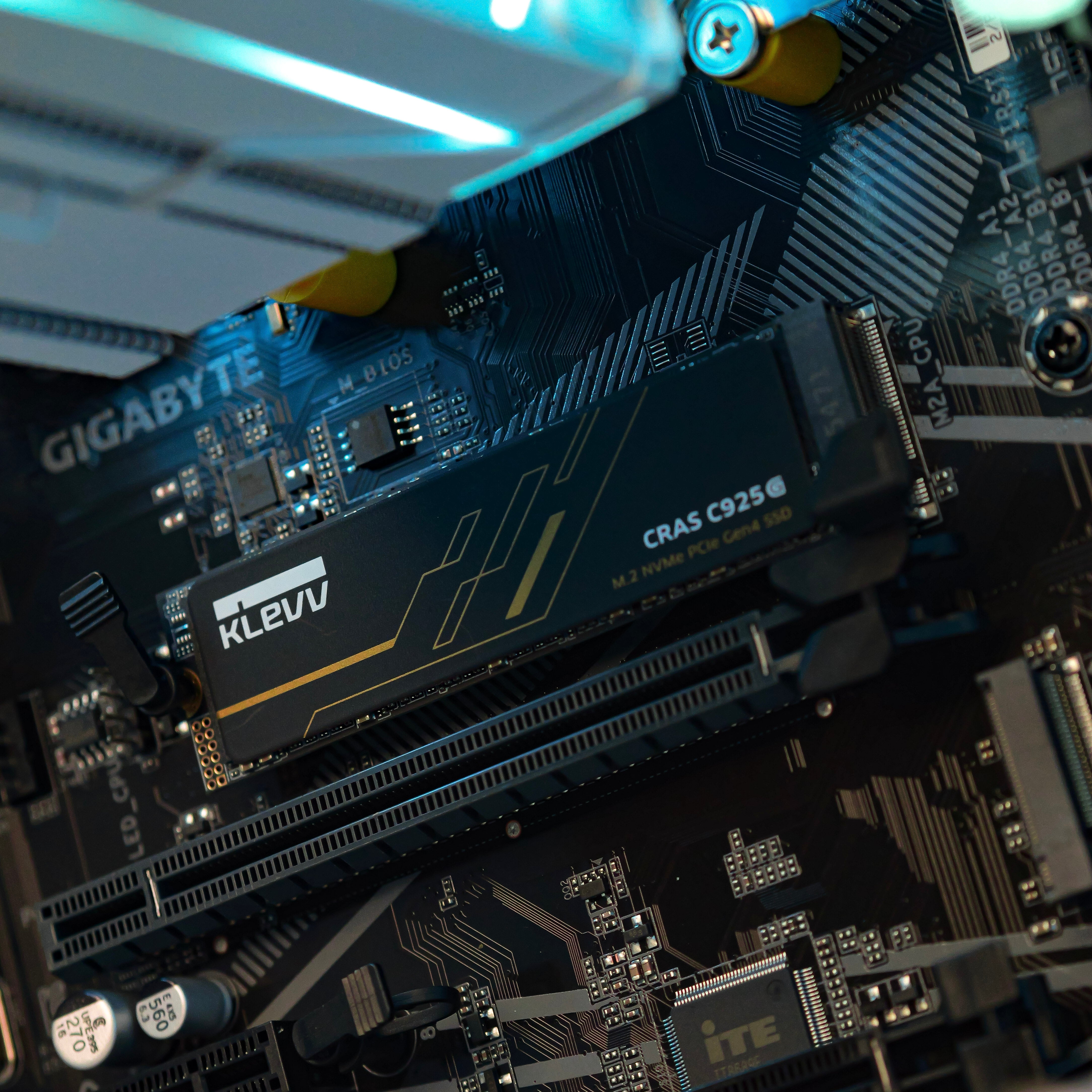COSMIC PRO: RYZEN 5 5600GT | 16GB RAM