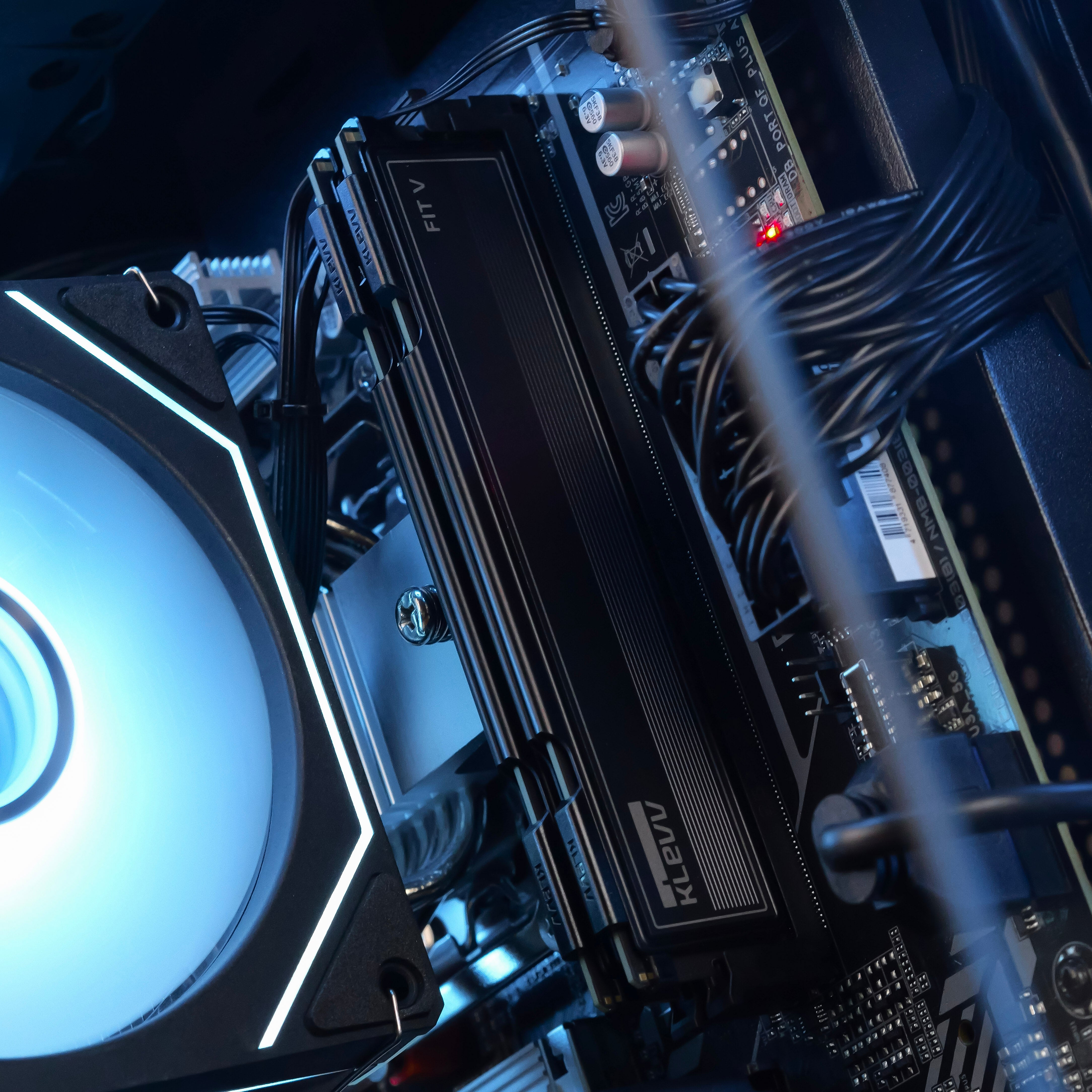 ORION ELITE: RYZEN 5 7500F | RX 9060 XT