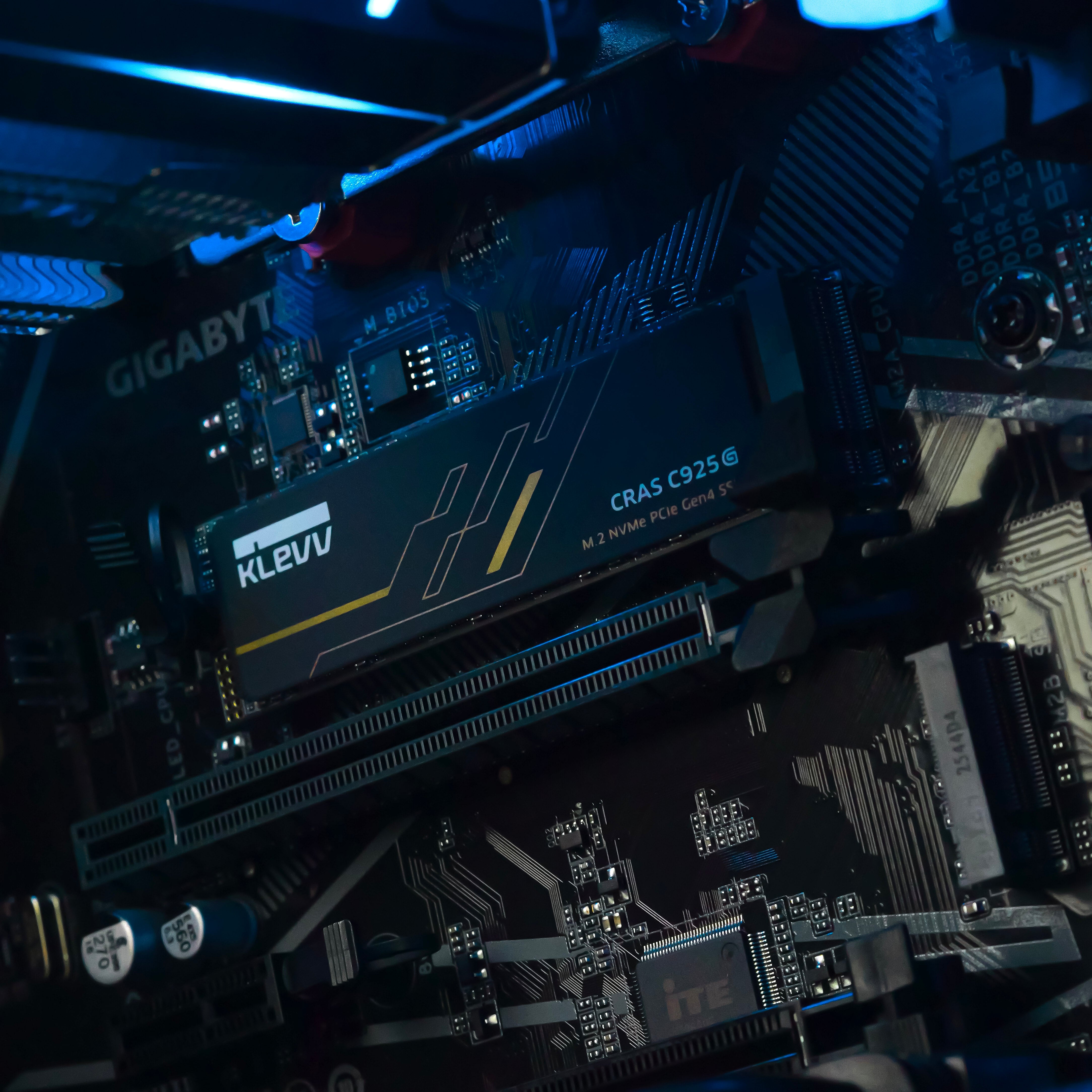 DARK REIGN: RYZEN 5 5600GT | 16GB RAM