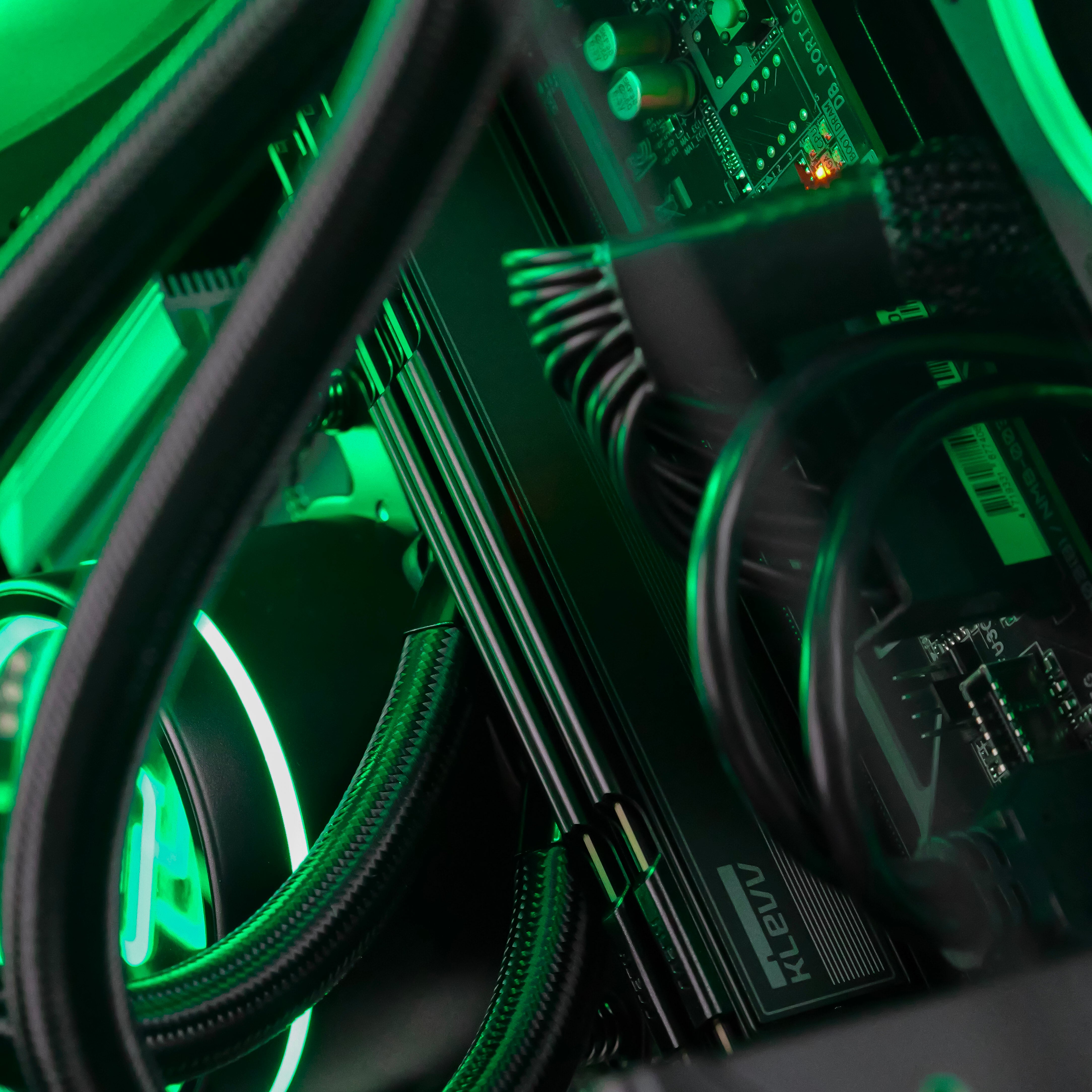 VENGEANCE: RYZEN 7 7800X3D | RTX 5070