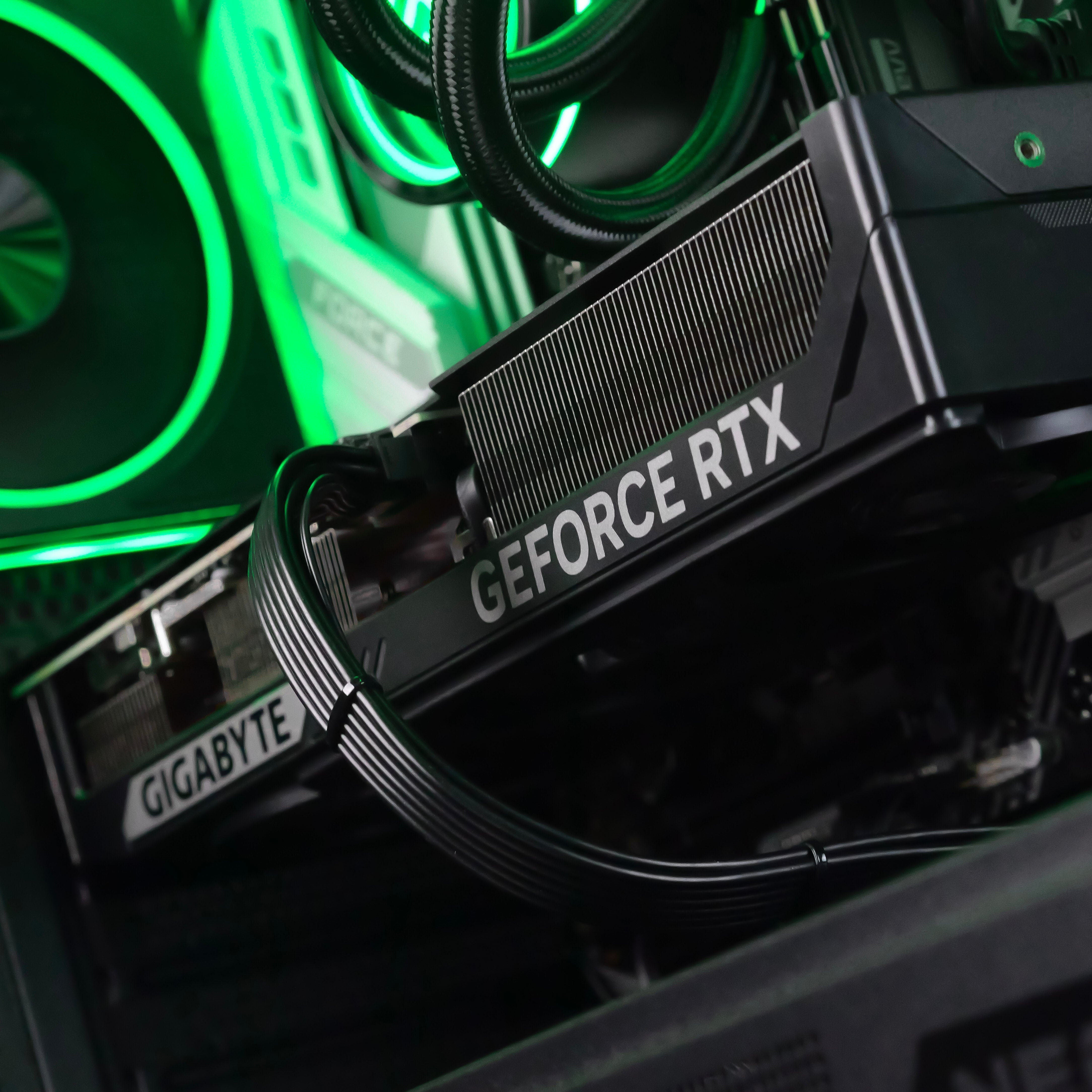 VENGEANCE: RYZEN 7 7800X3D | RTX 5070