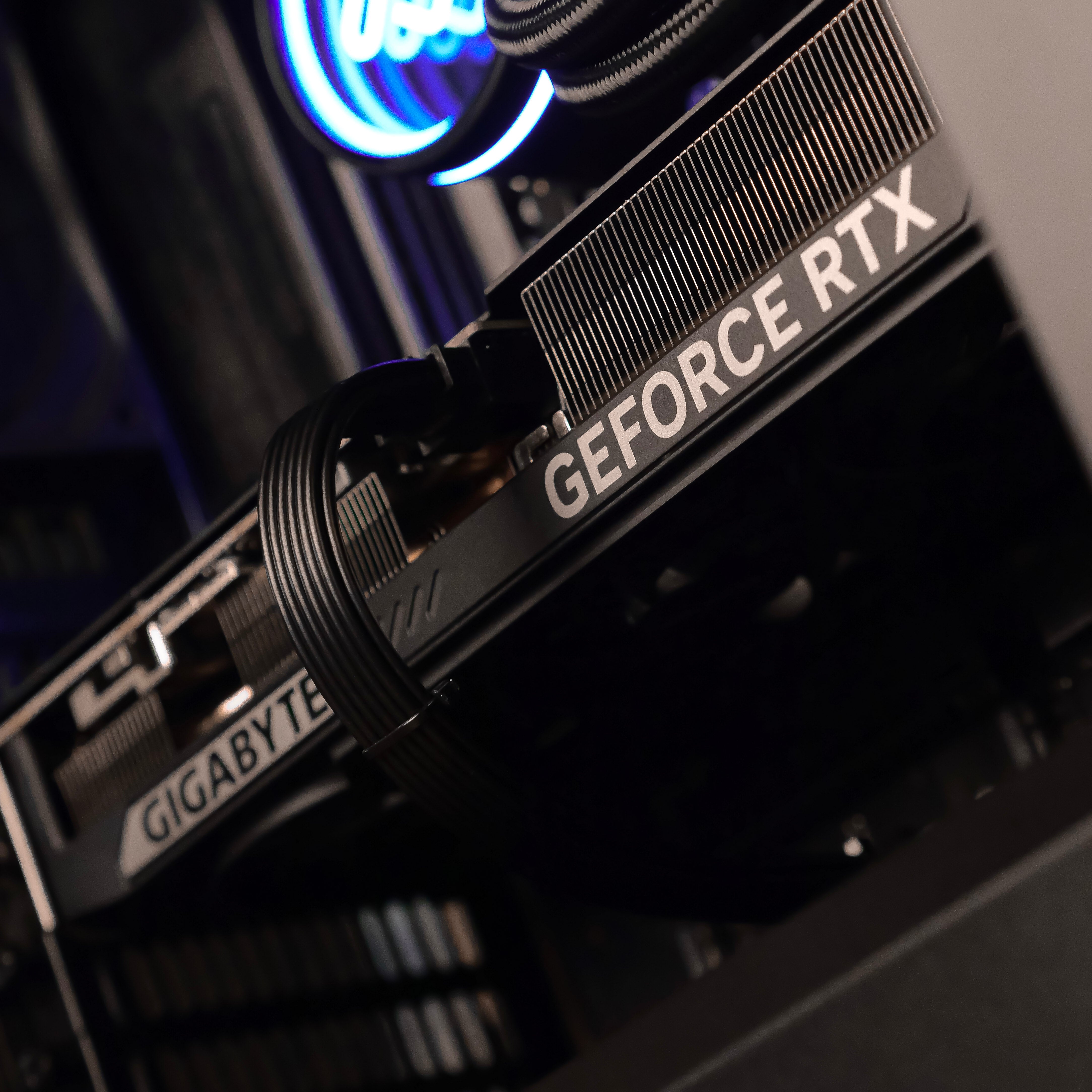 ARTISAN LITE: RYZEN 9 9950X3D | RTX 5070