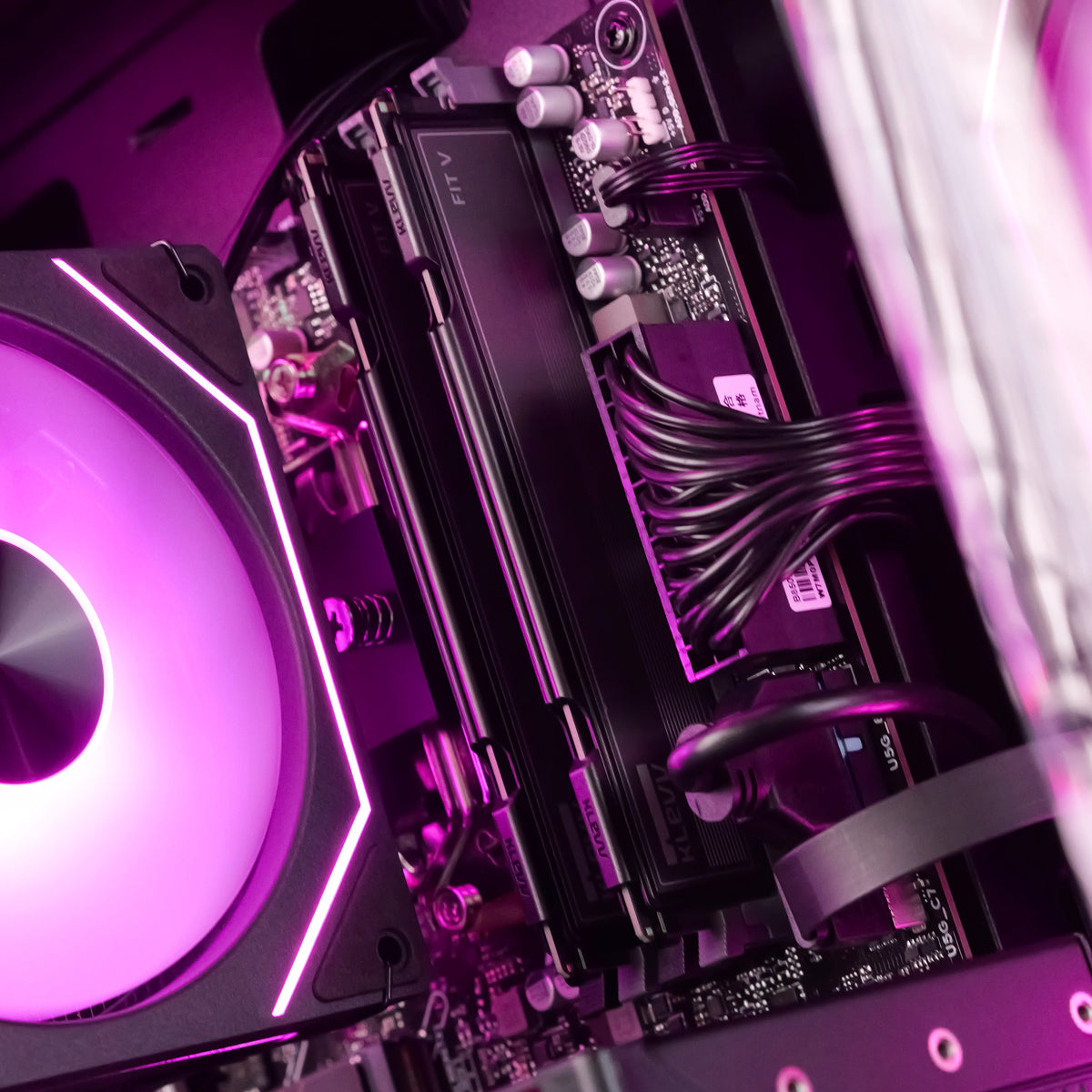 HEXACORE: RYZEN 5 7500F | RTX 5070