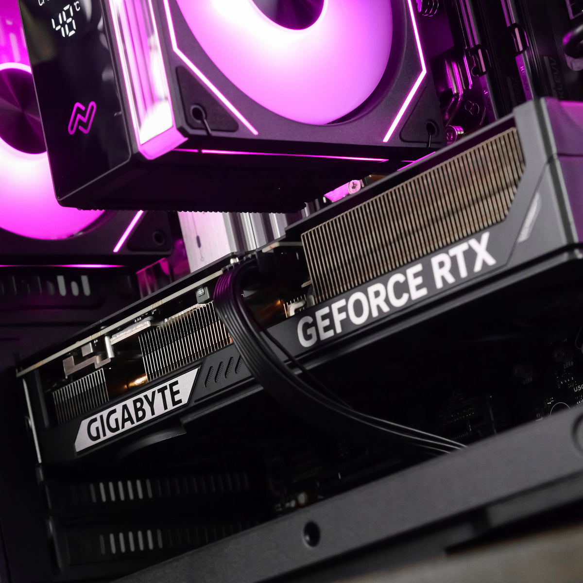 HEXACORE: RYZEN 5 7500F | RTX 5070