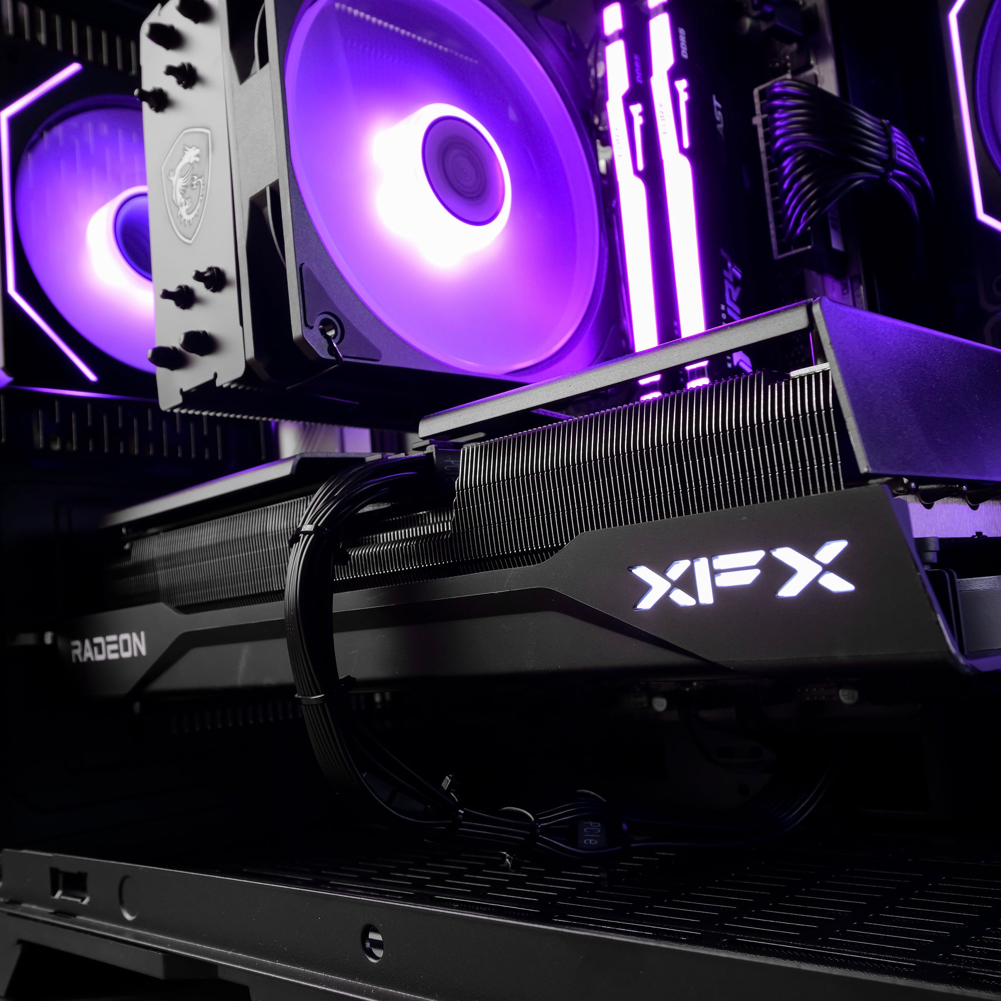 ZYRA: RYZEN 7 7700 | RX 9070 XT