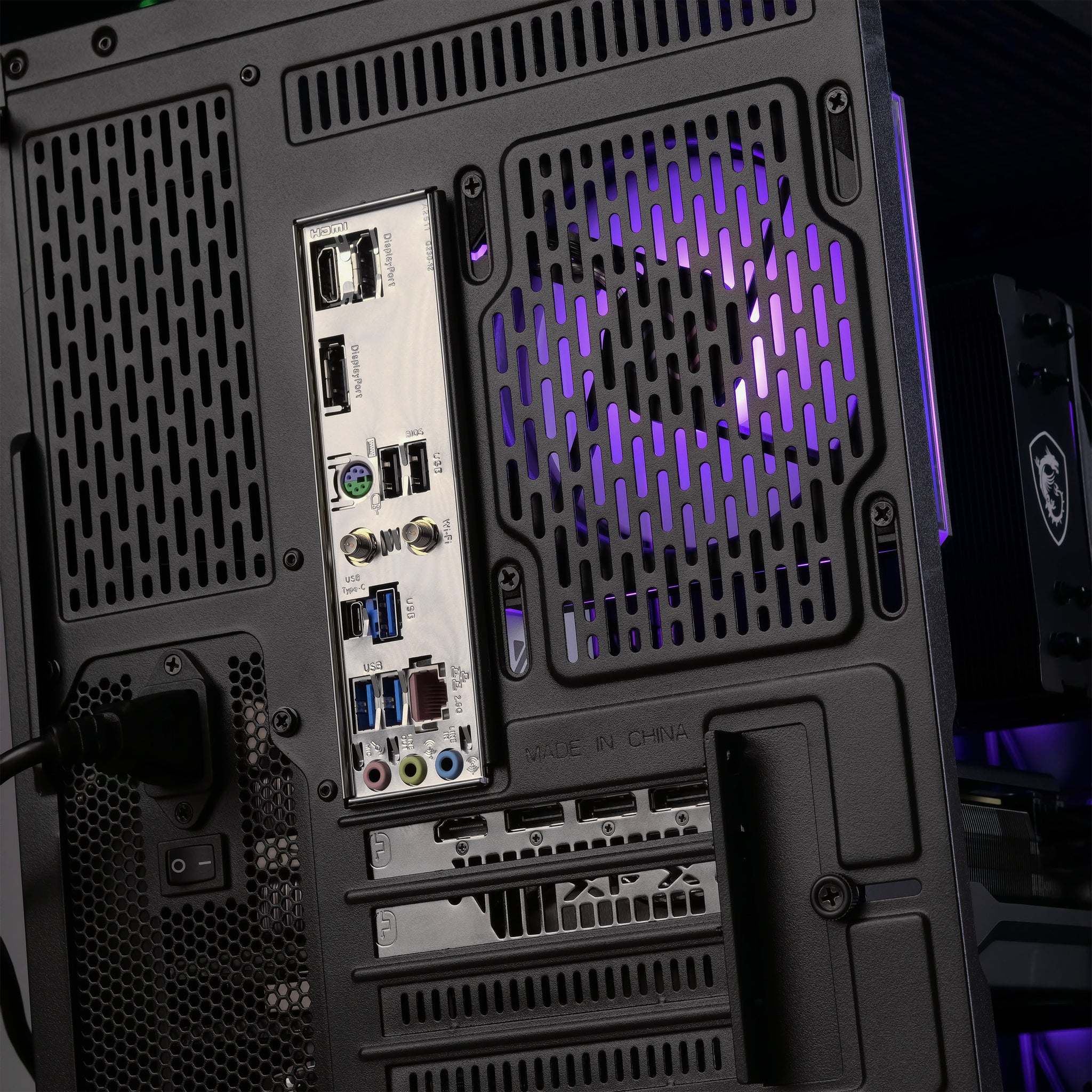 ZYRA: RYZEN 7 7700 | RX 9070 XT