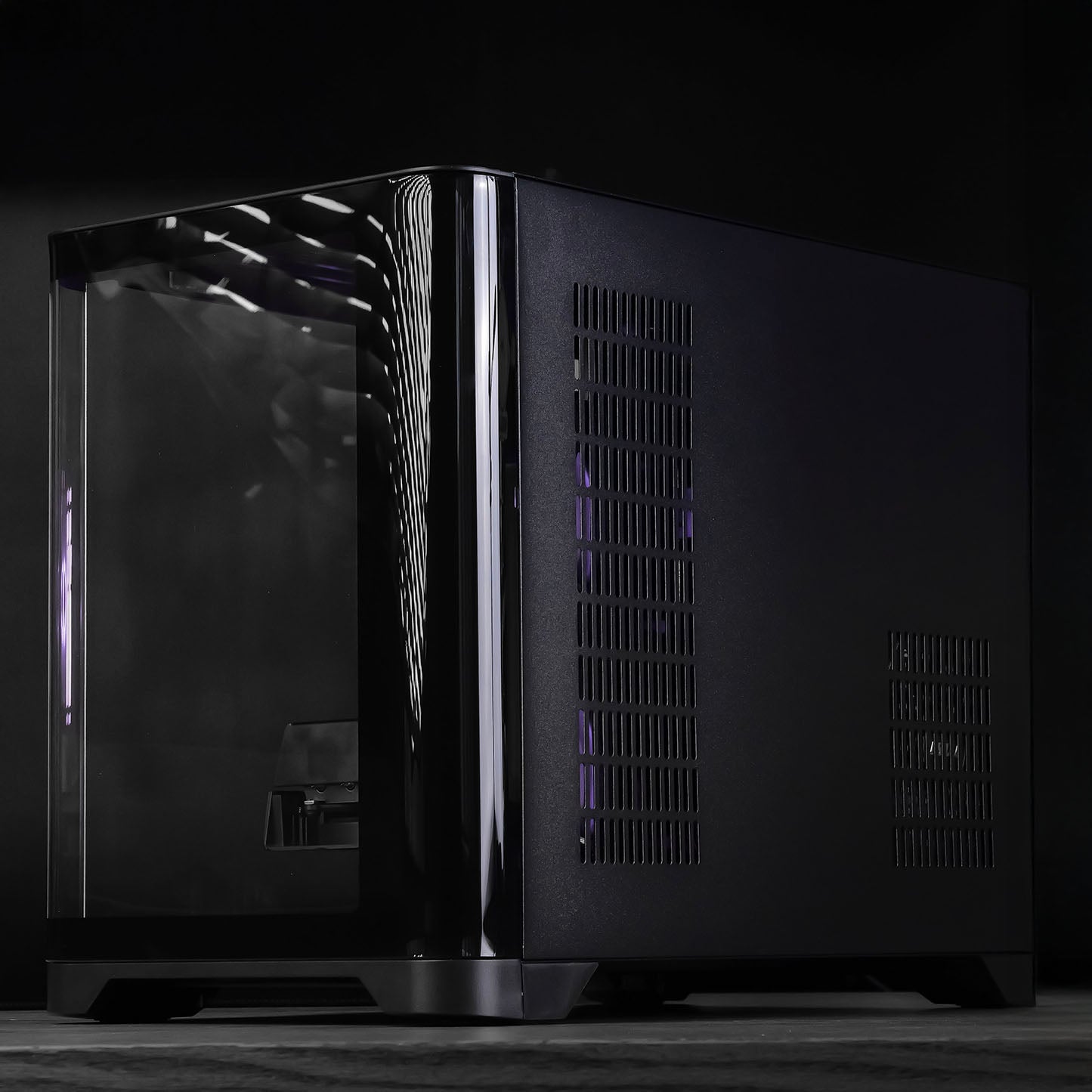 ZYRA: RYZEN 7 7700 | RX 9070 XT