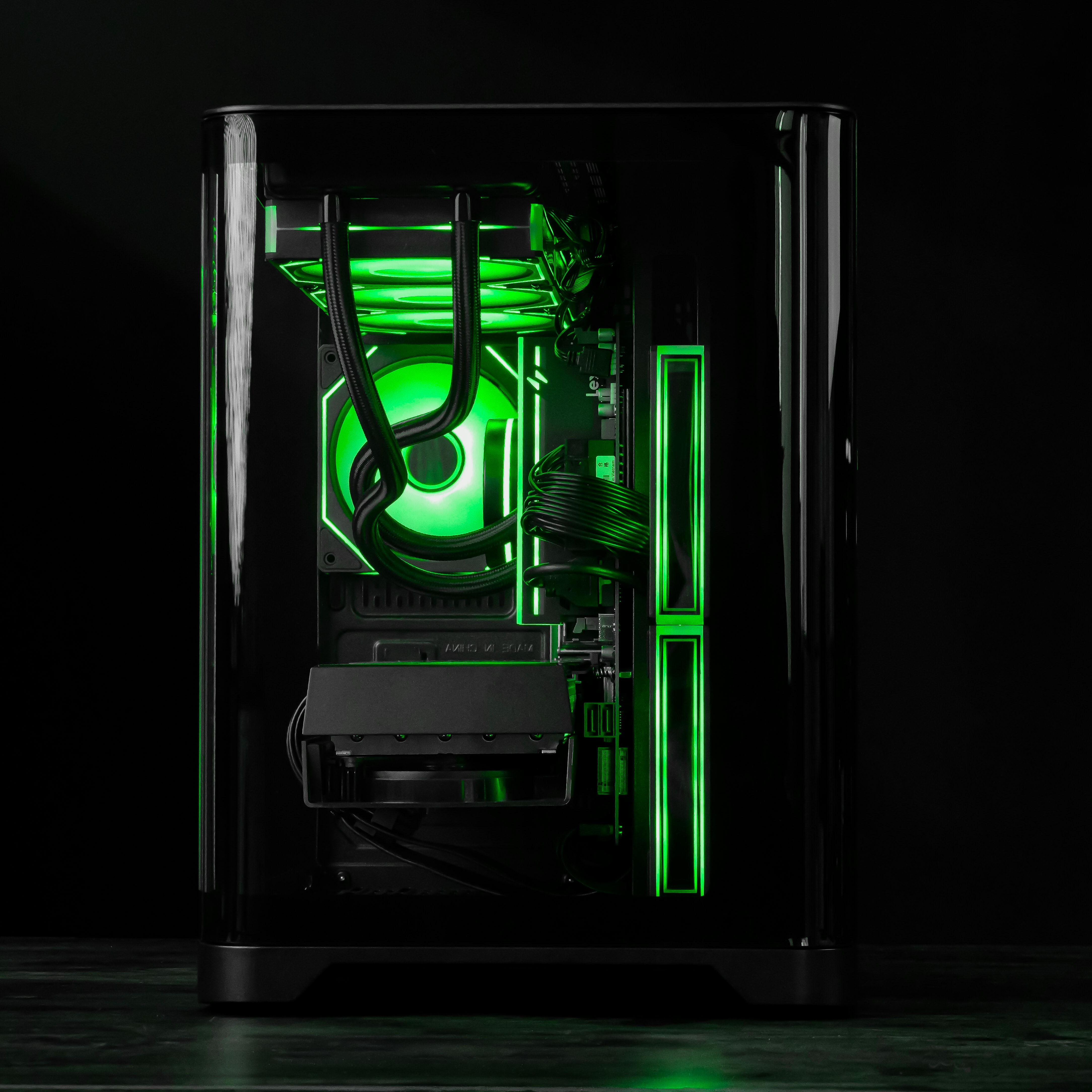 THORN BLADE: RYZEN 7 7800X3D | RX 9070 XT