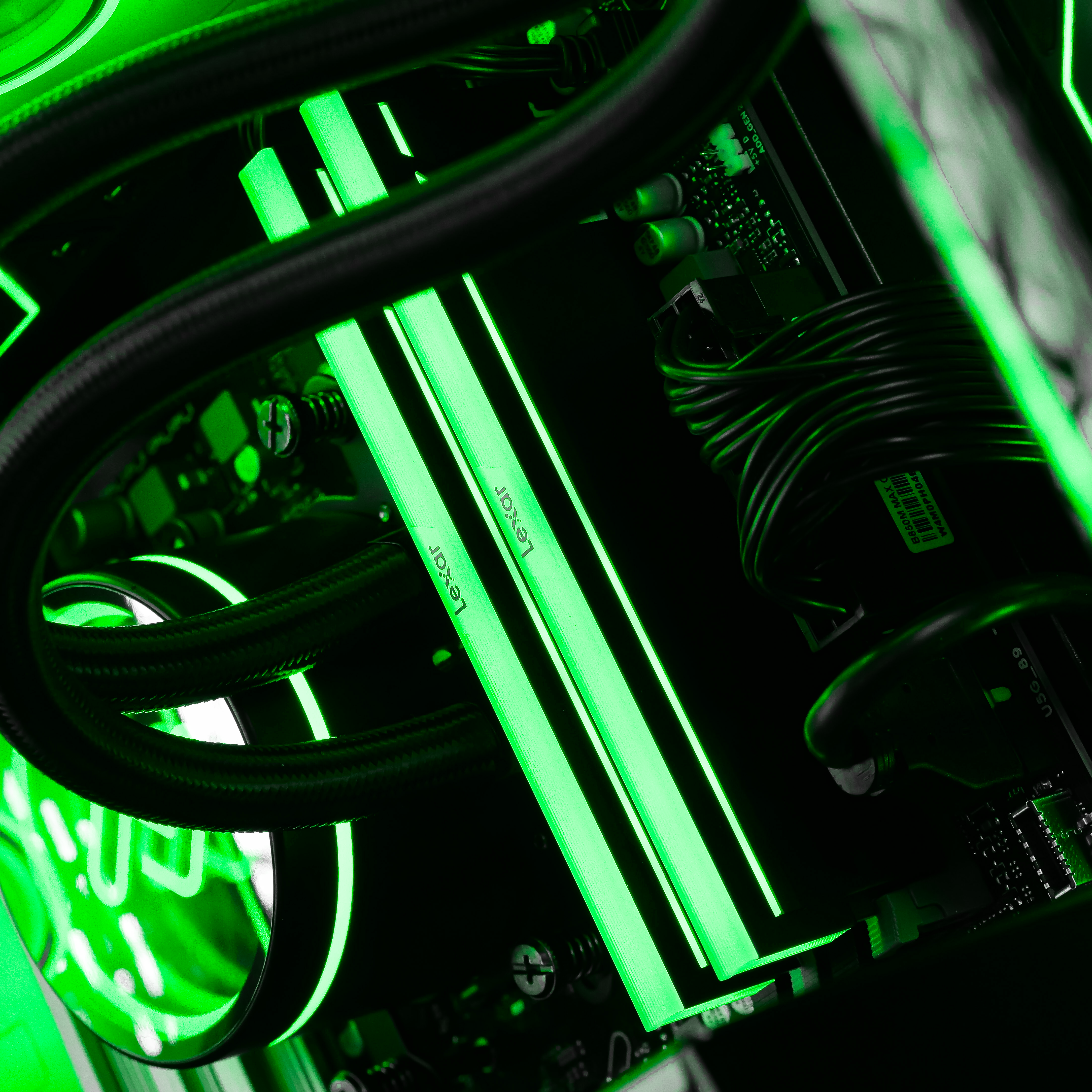 THORN BLADE: RYZEN 7 7800X3D | RX 9070 XT