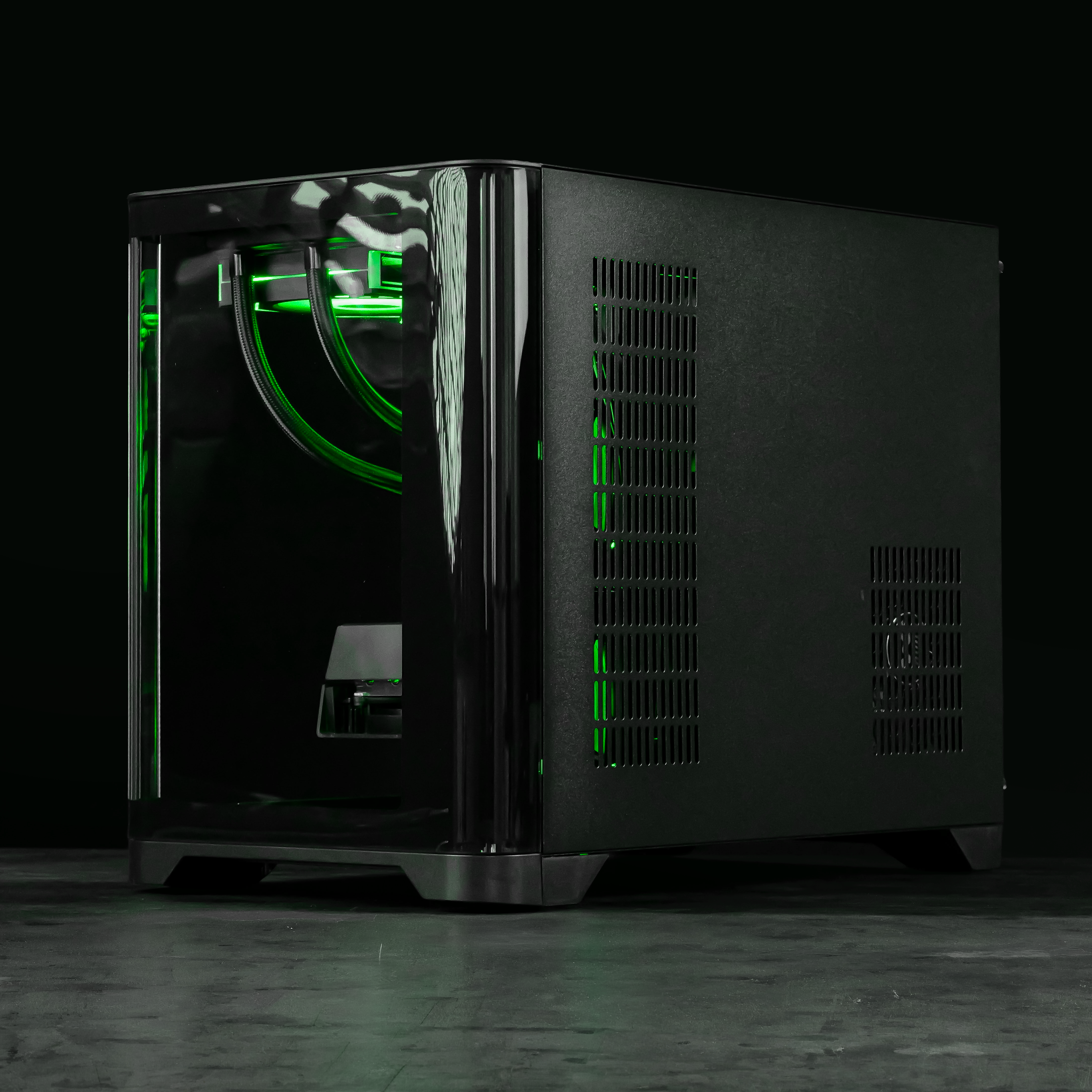 THORN BLADE: RYZEN 7 7800X3D | RX 9070 XT