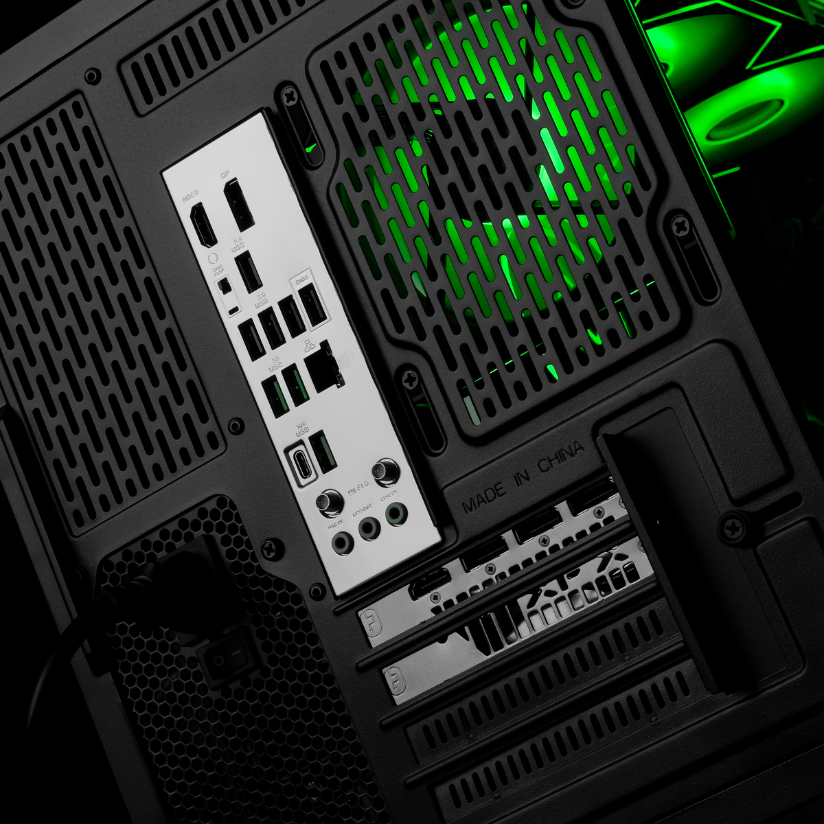 THORN BLADE: RYZEN 7 7800X3D | RX 9070 XT
